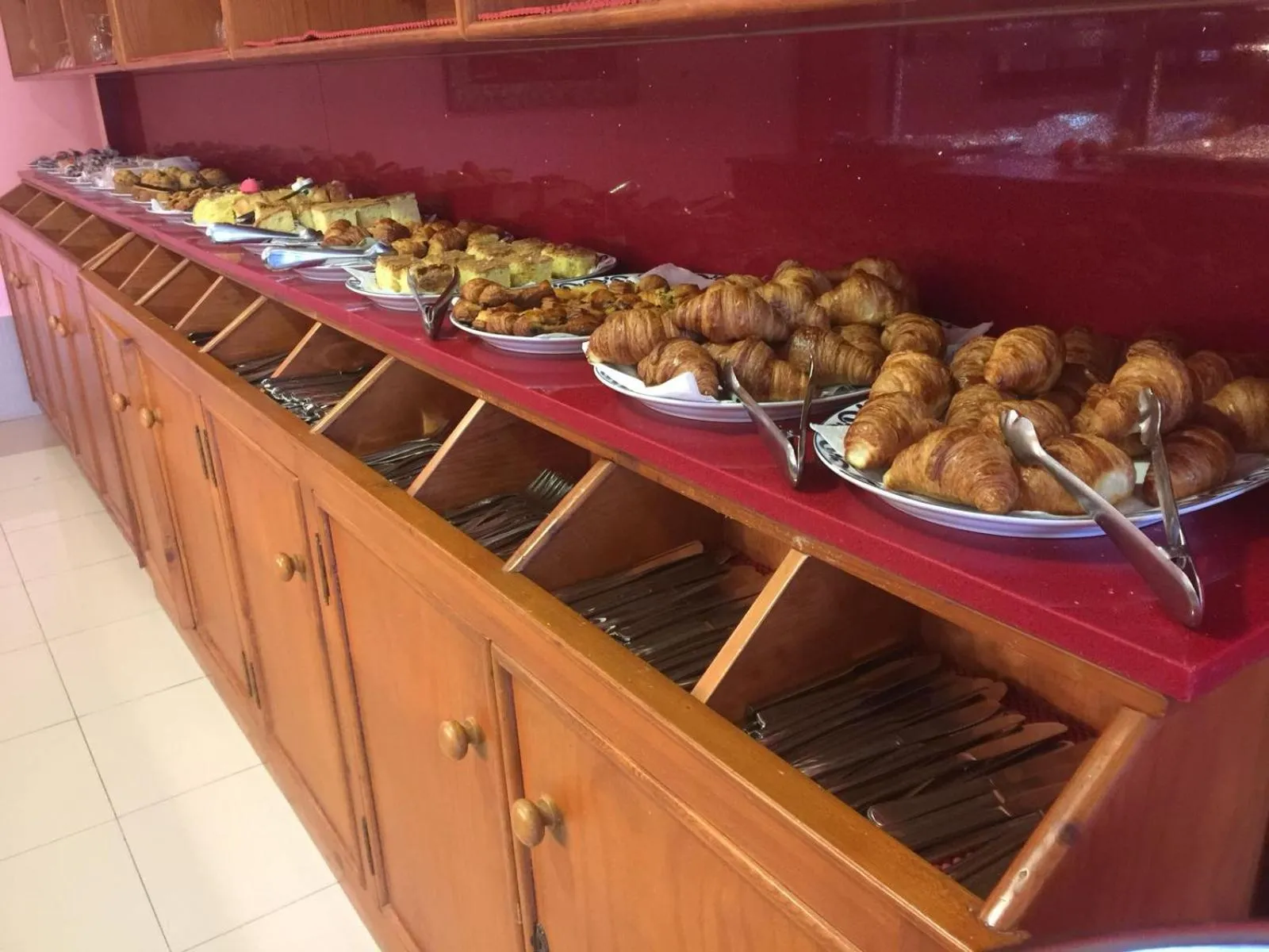 Buffet breakfast in Apartamentos Atlántico Resort