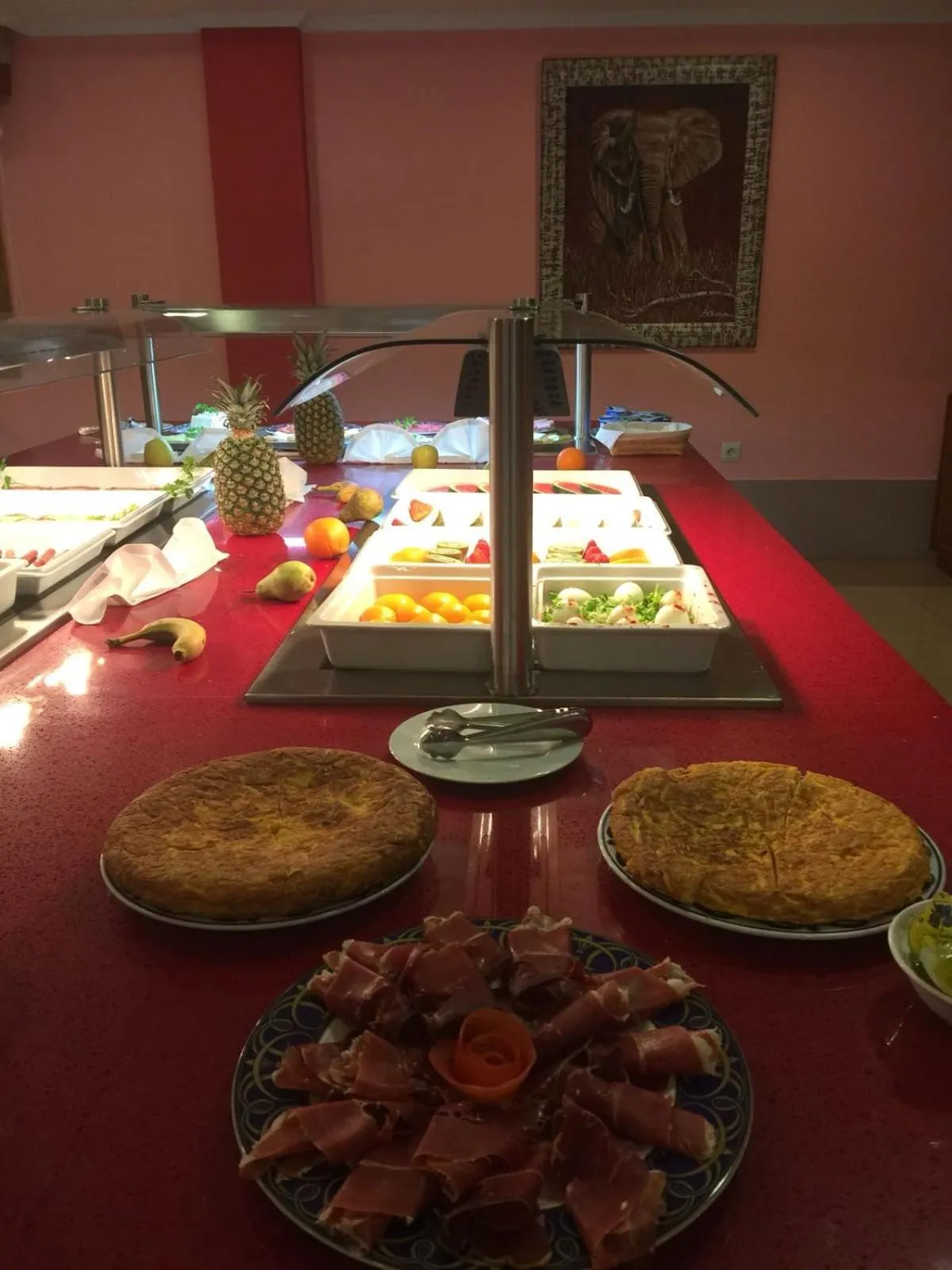 Buffet breakfast in Apartamentos Atlántico Resort