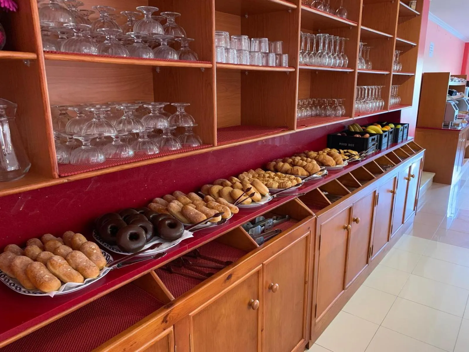 Buffet breakfast in Apartamentos Atlántico Resort