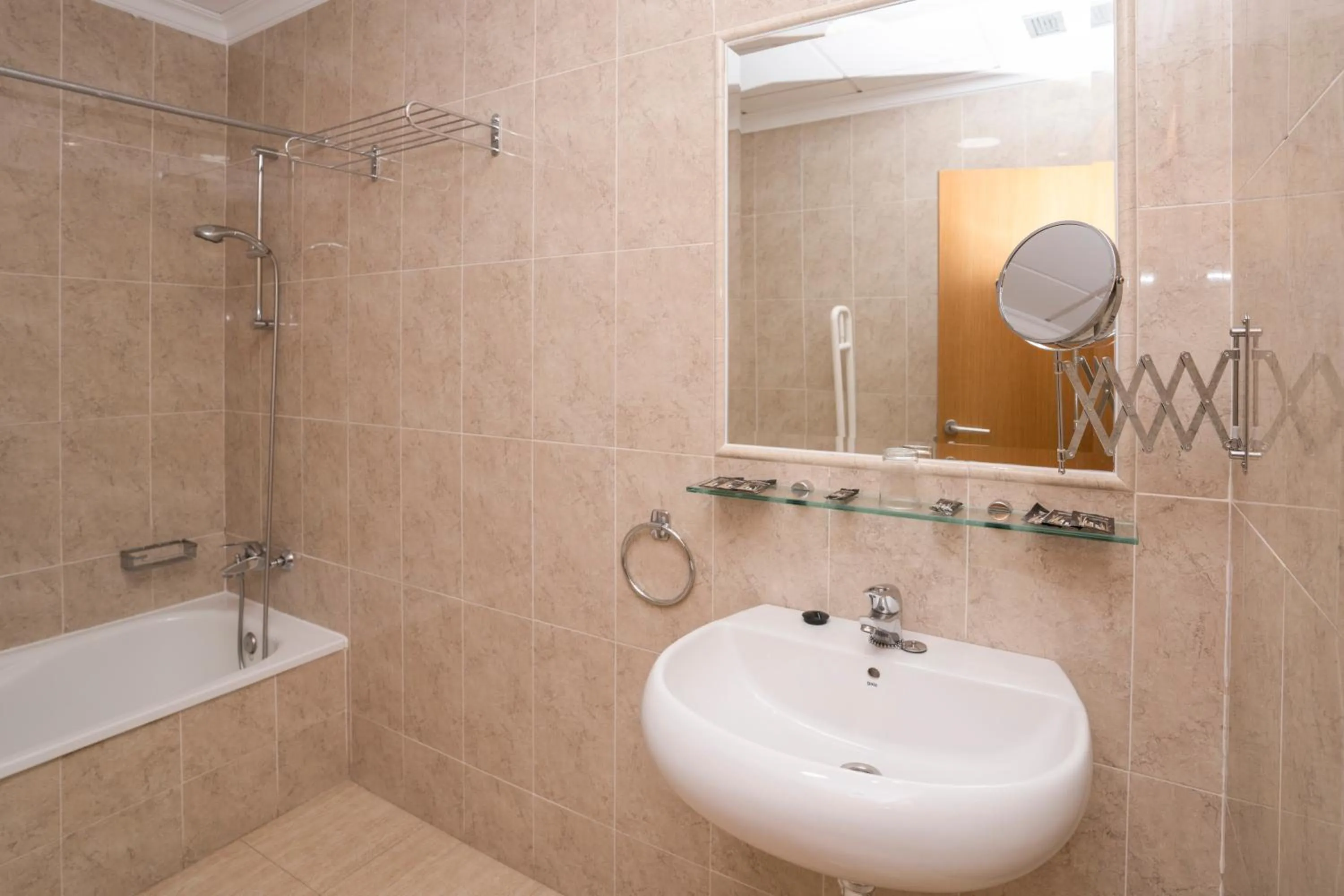 Bathroom in Apartamentos Atlántico Resort