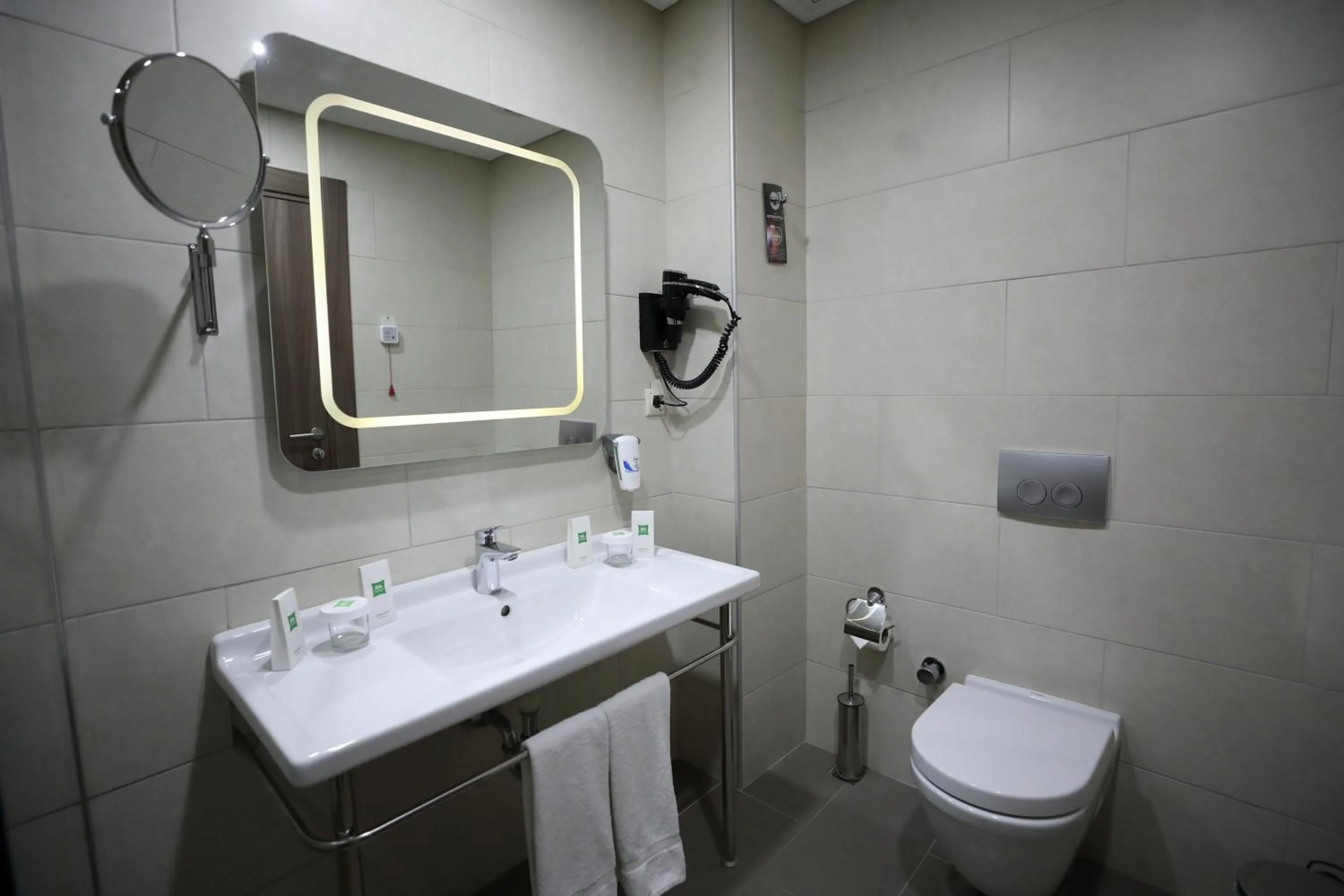 Shower in ibis Styles Istanbul Bomonti