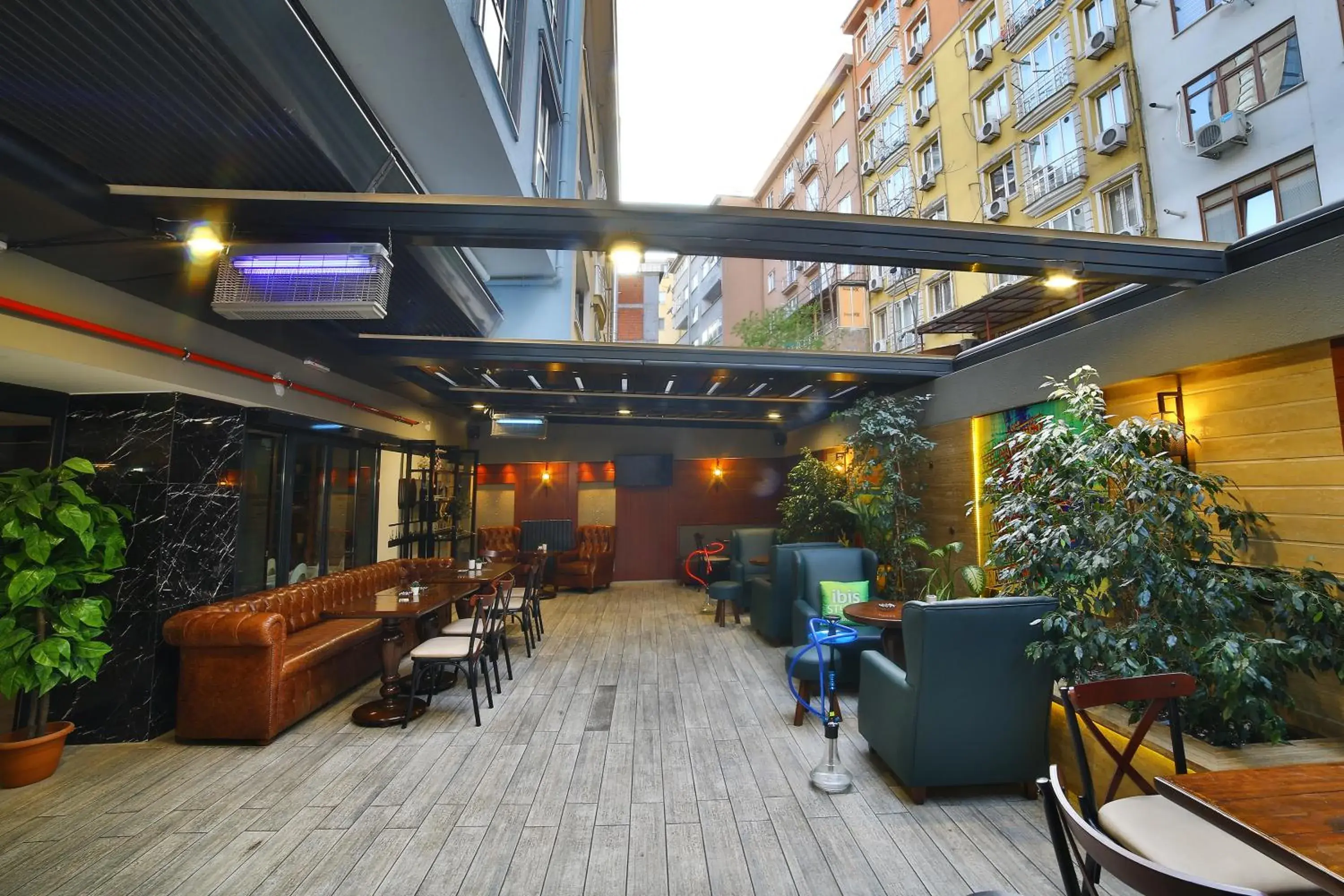 Lounge or bar in ibis Styles Istanbul Bomonti Lounge or bar in ibis Styles Istanbul Bomonti