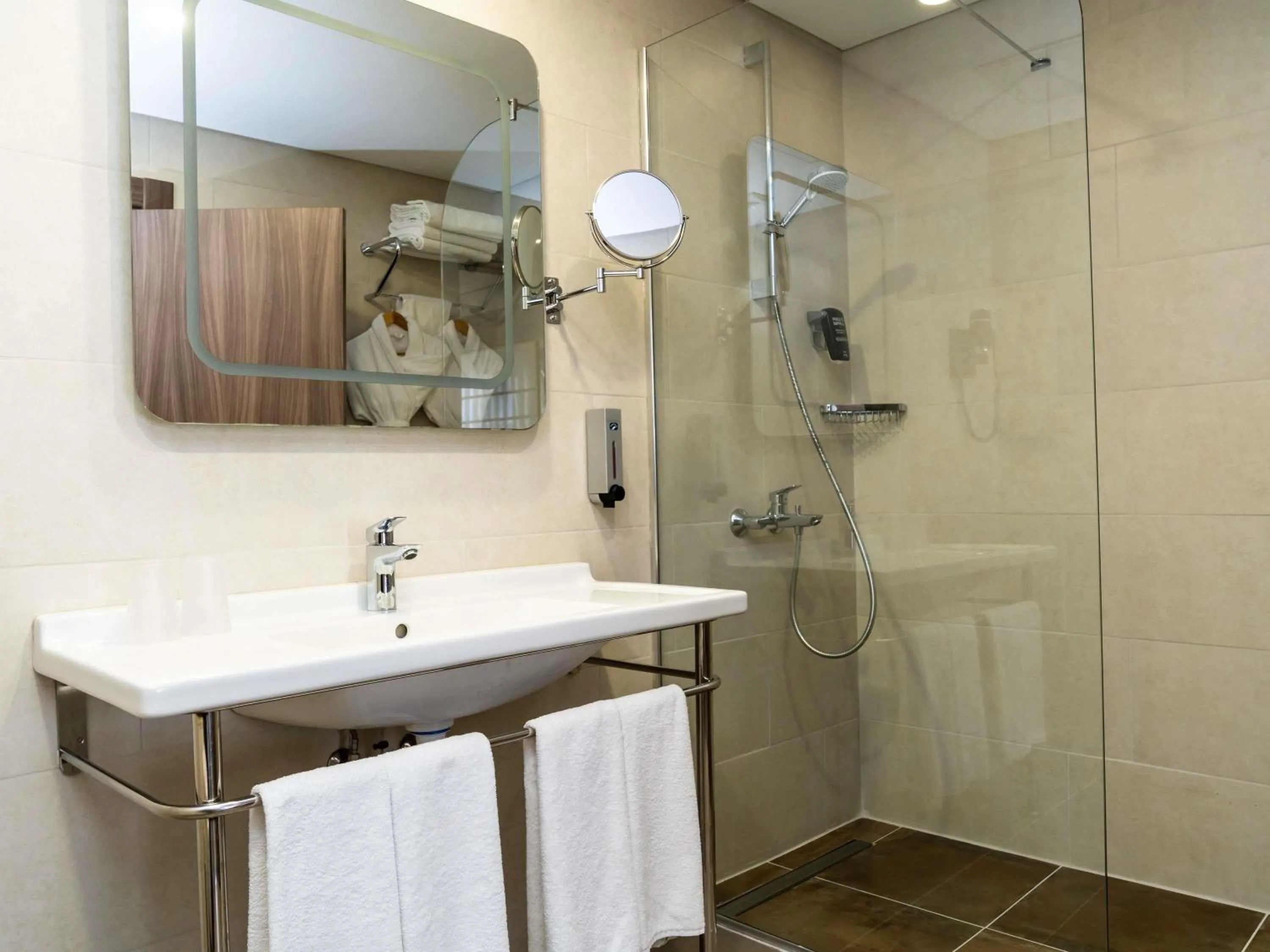 Bedroom in ibis Styles Istanbul Bomonti