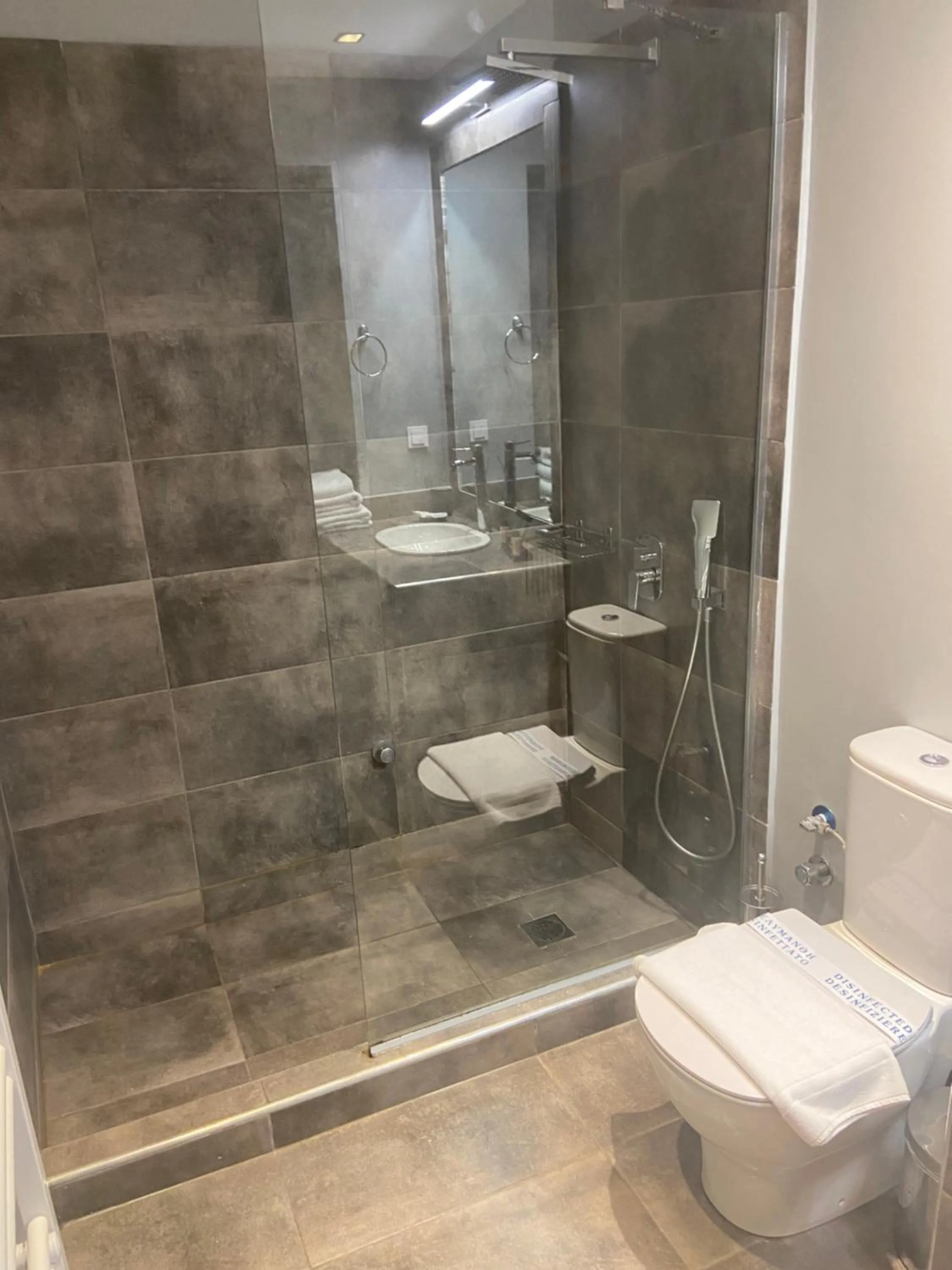 Shower in Connect Studios & Apartments