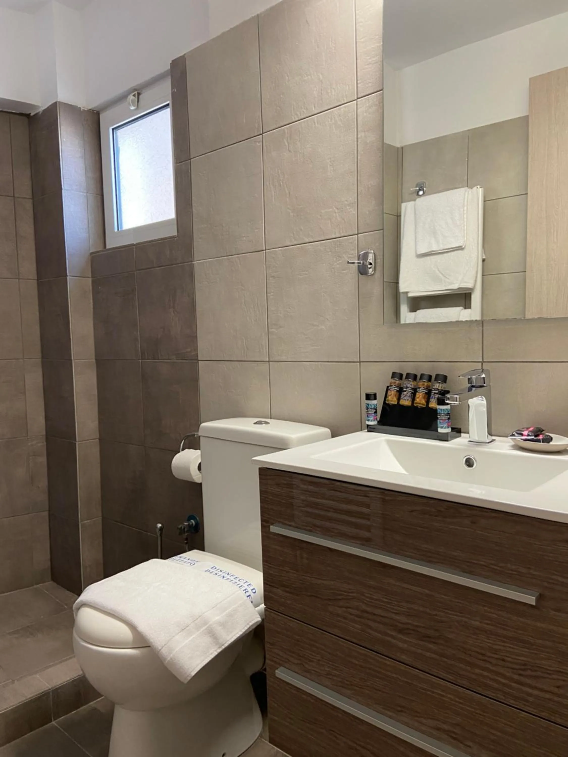 Toilet in Connect Studios & Apartments