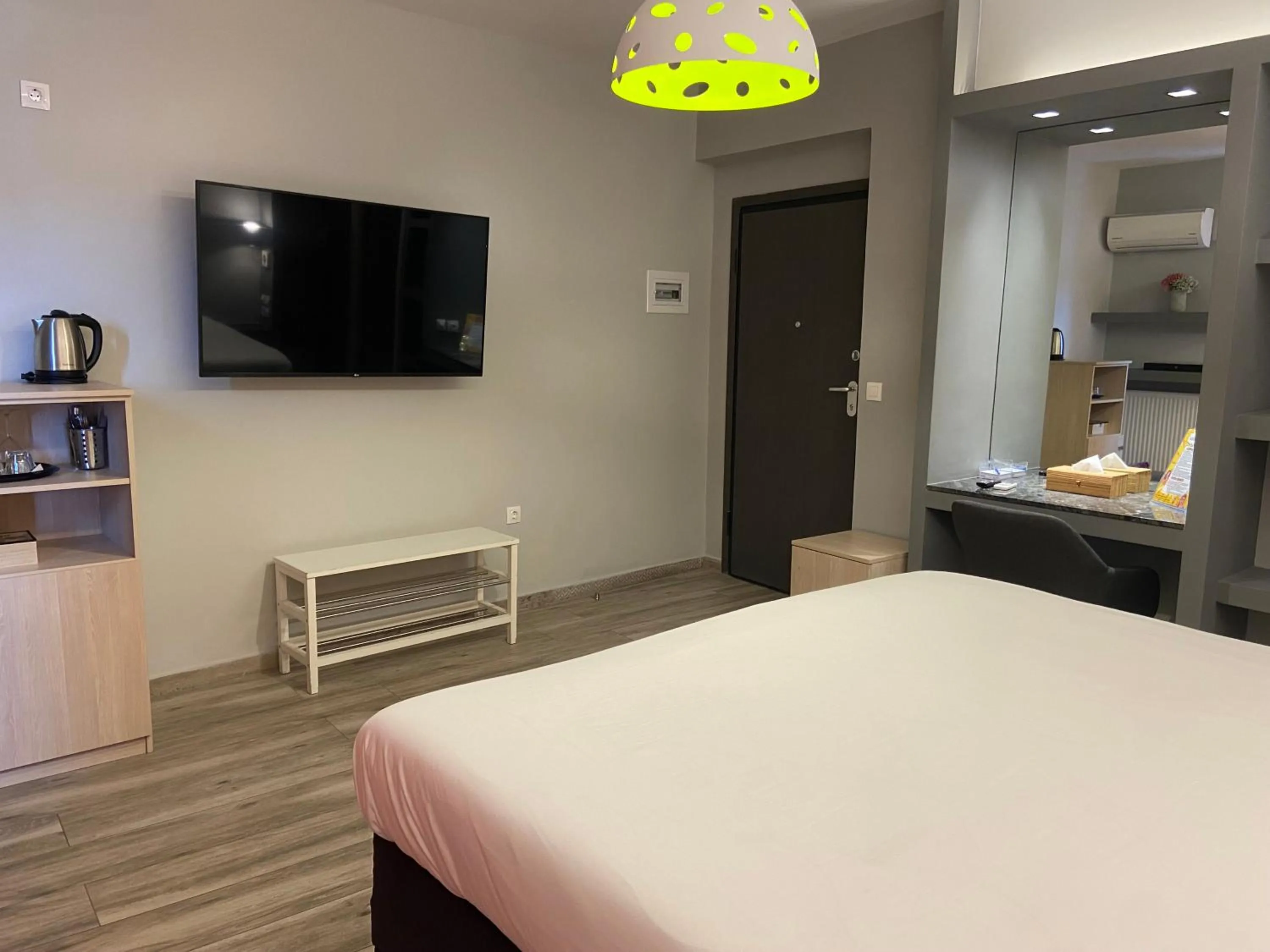 Photo of the whole room, Bed in Connect Studios & Apartments