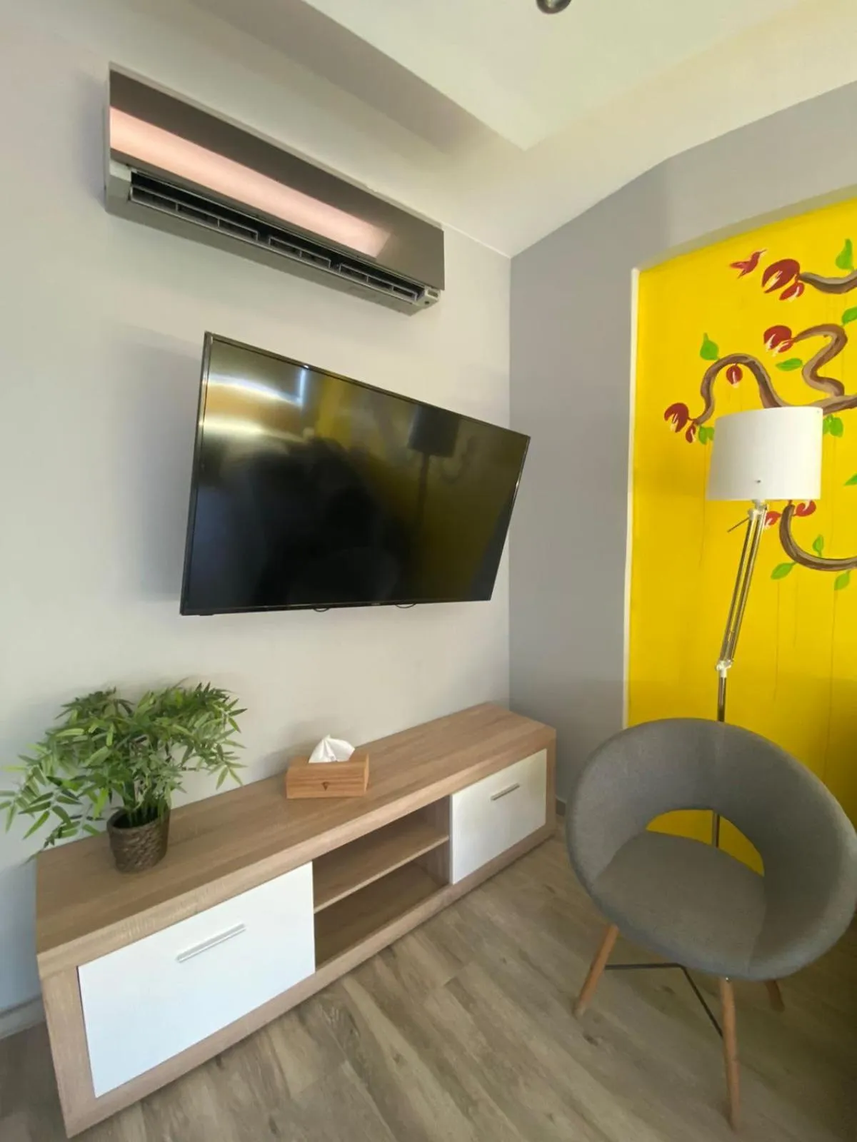 TV and multimedia in Connect Studios & Apartments