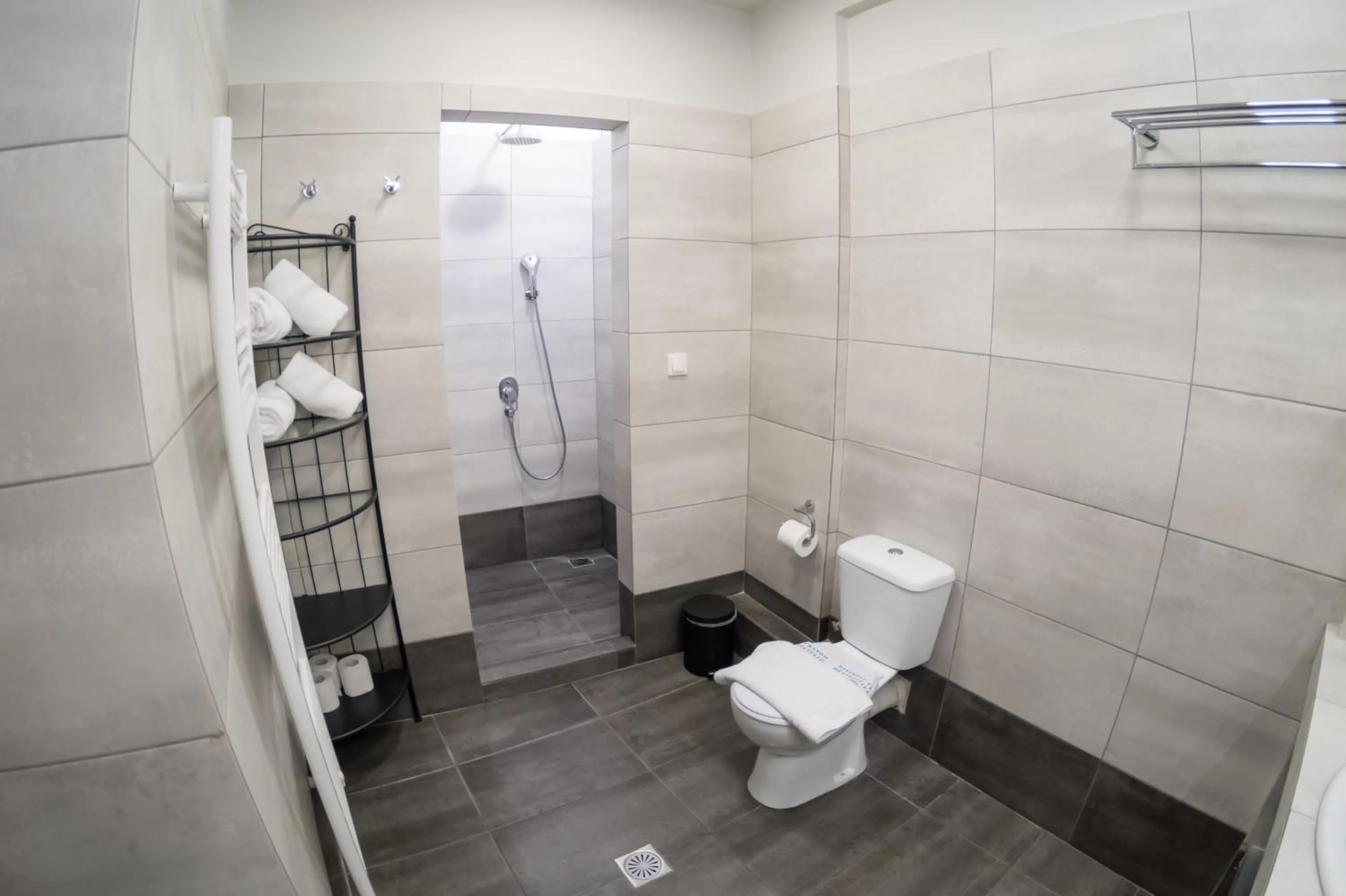 Shower in Connect Studios & Apartments
