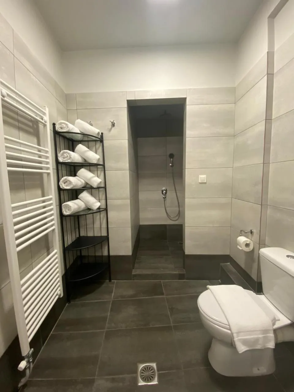 Shower in Connect Studios & Apartments