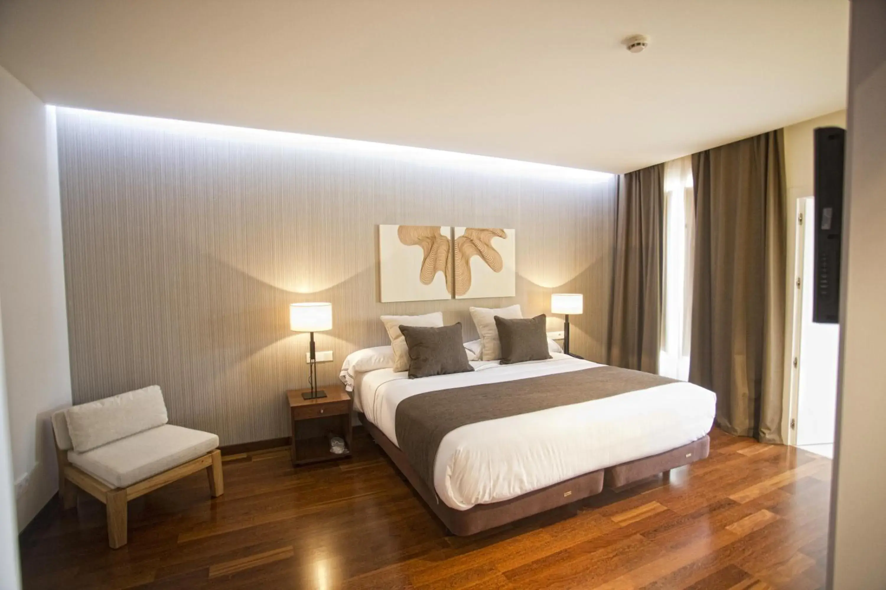 Photo of the whole room, Bed in Carris Cardenal Quevedo Photo of the whole room, Bed in Carris Cardenal Quevedo