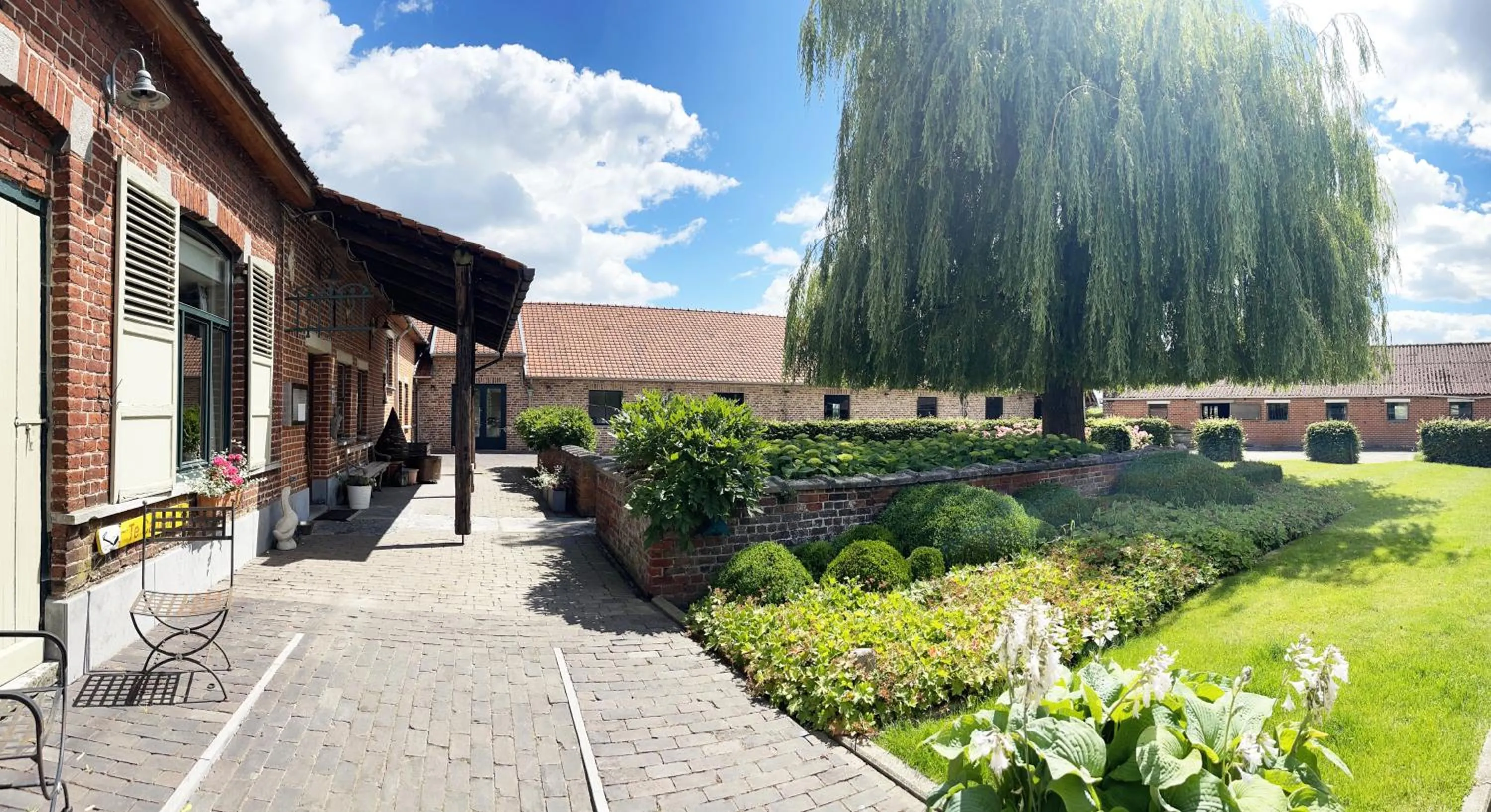 Property building in Hotel het Elsland