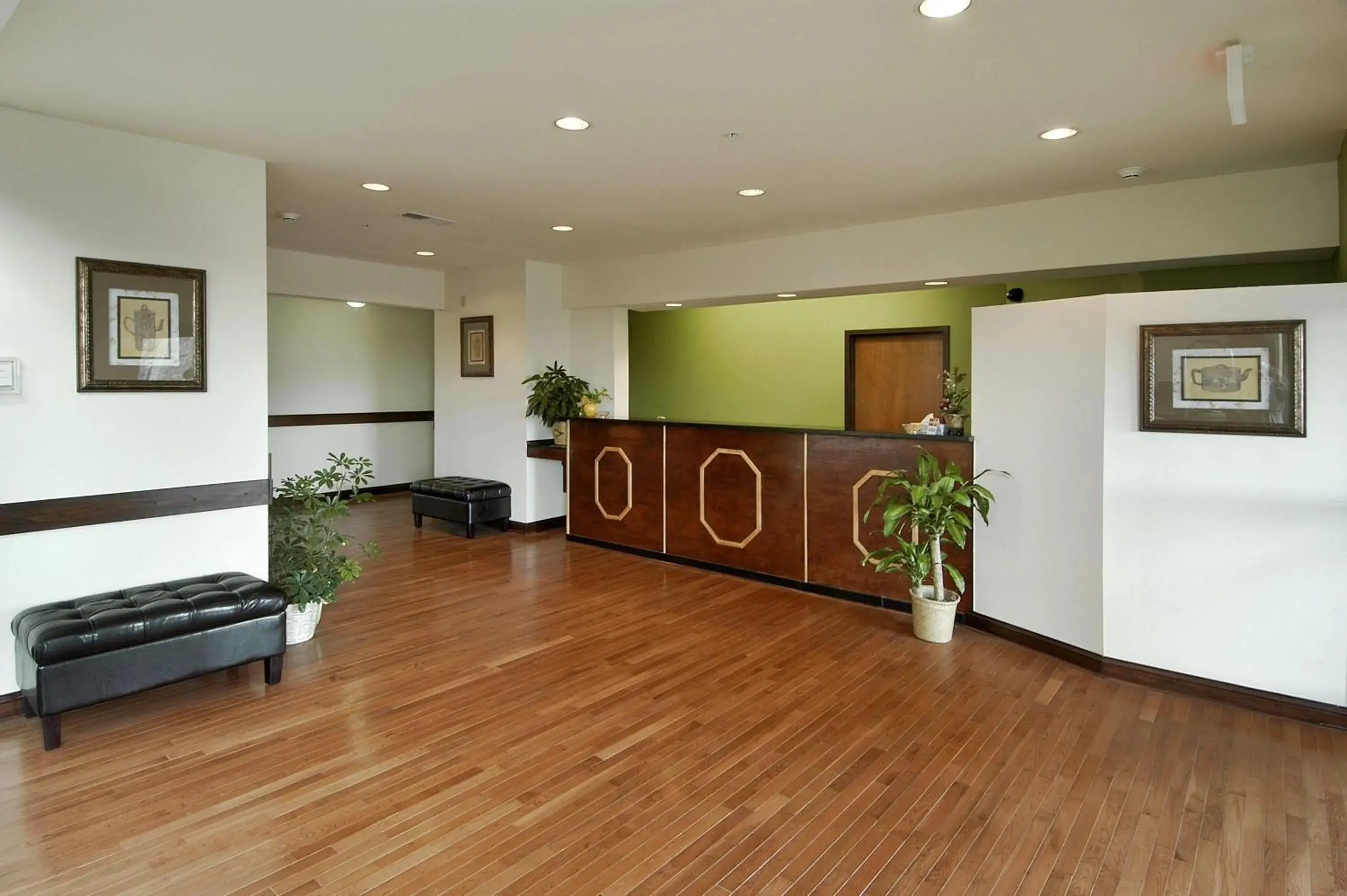 Lobby or reception in Super 8 by Wyndham Bowling Green North Lobby or reception in Super 8 by Wyndham Bowling Green North