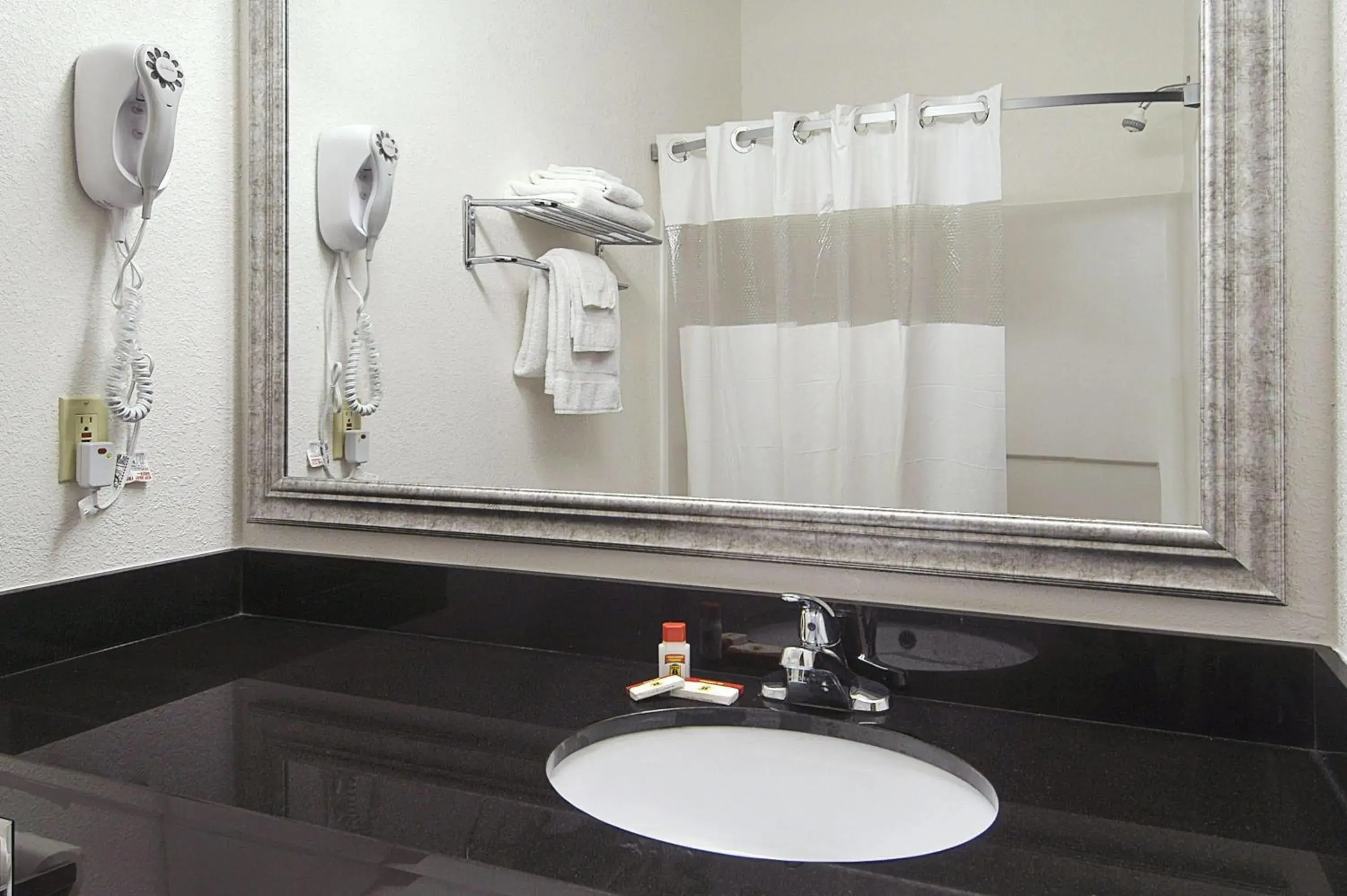 Photo of the whole room in Super 8 by Wyndham Bowling Green North Photo of the whole room in Super 8 by Wyndham Bowling Green North