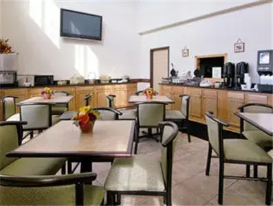 Super 8 by Wyndham Bowling Green North Super 8 by Wyndham Bowling Green North