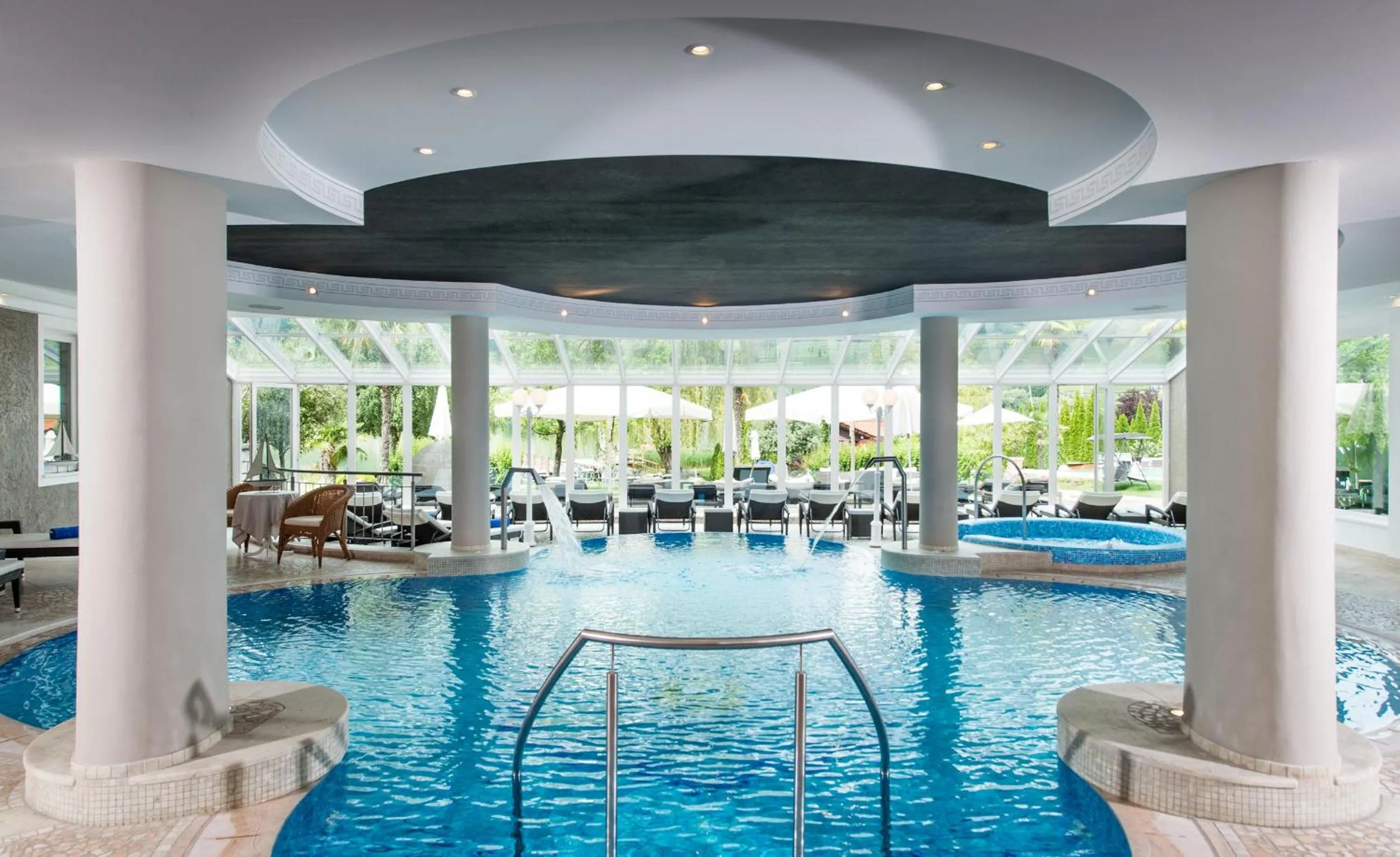 Swimming pool in Parc Hotel Am See