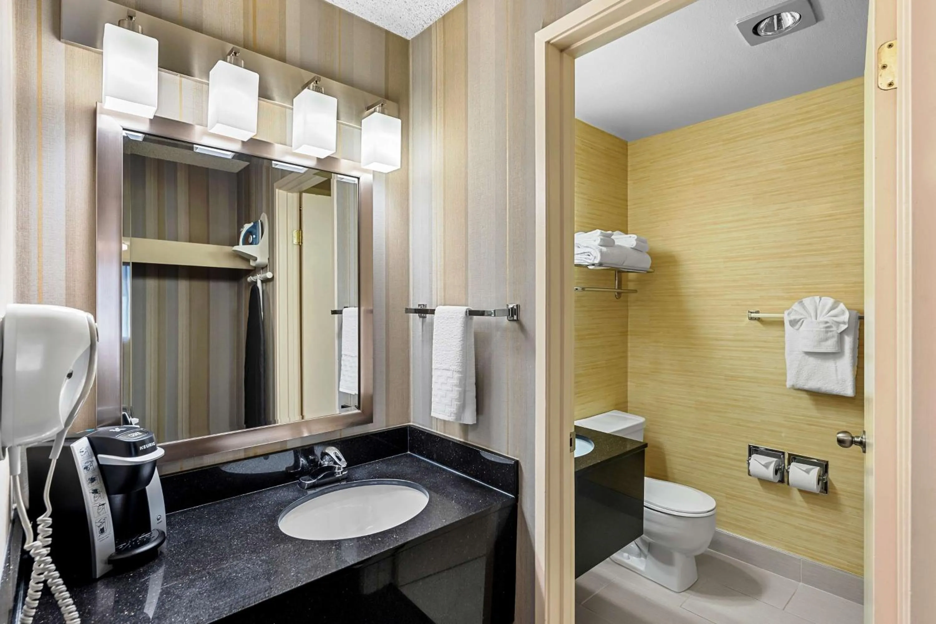 Bathroom in Best Western Cascadia Inn