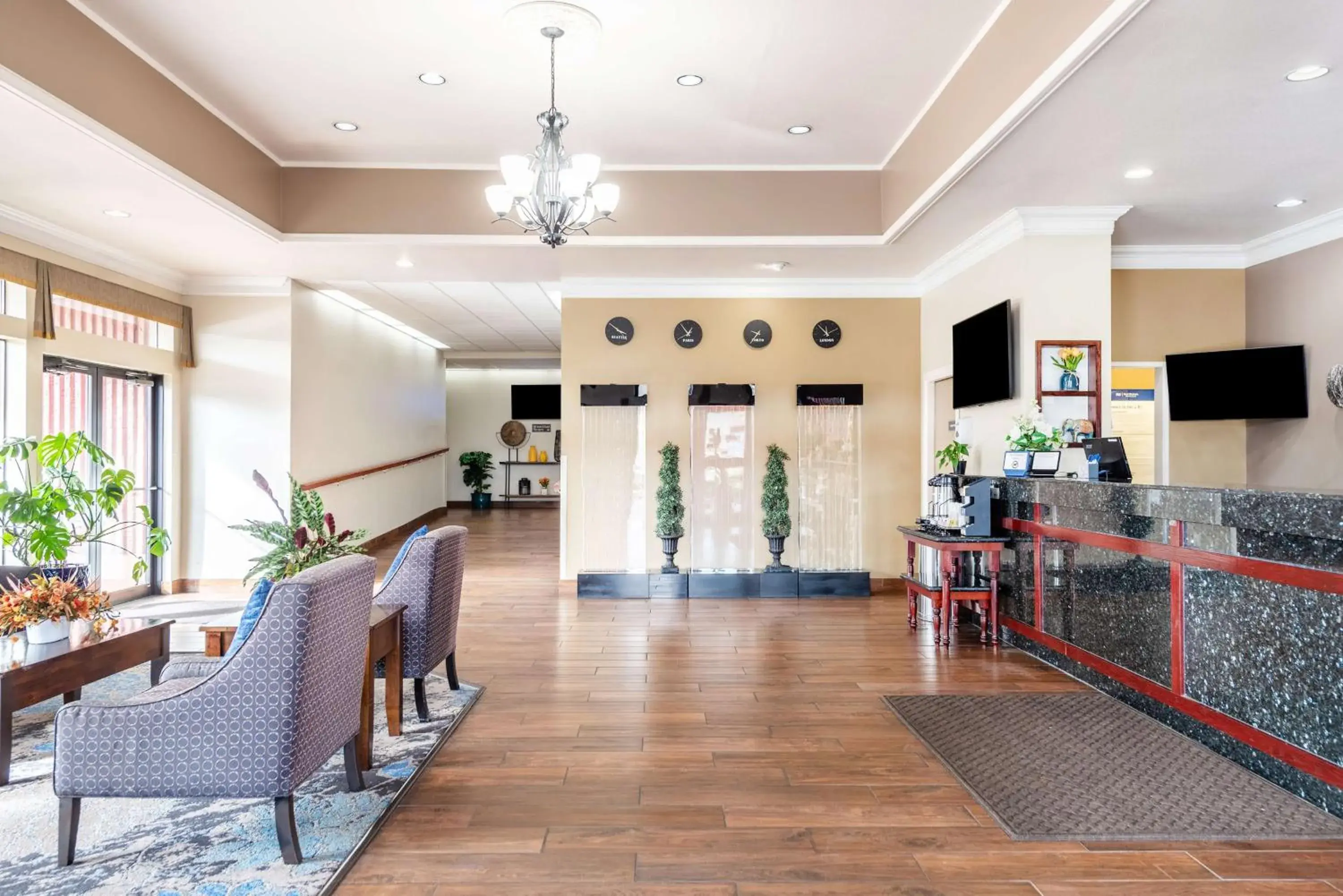 Lobby or reception in Best Western Cascadia Inn Lobby or reception in Best Western Cascadia Inn