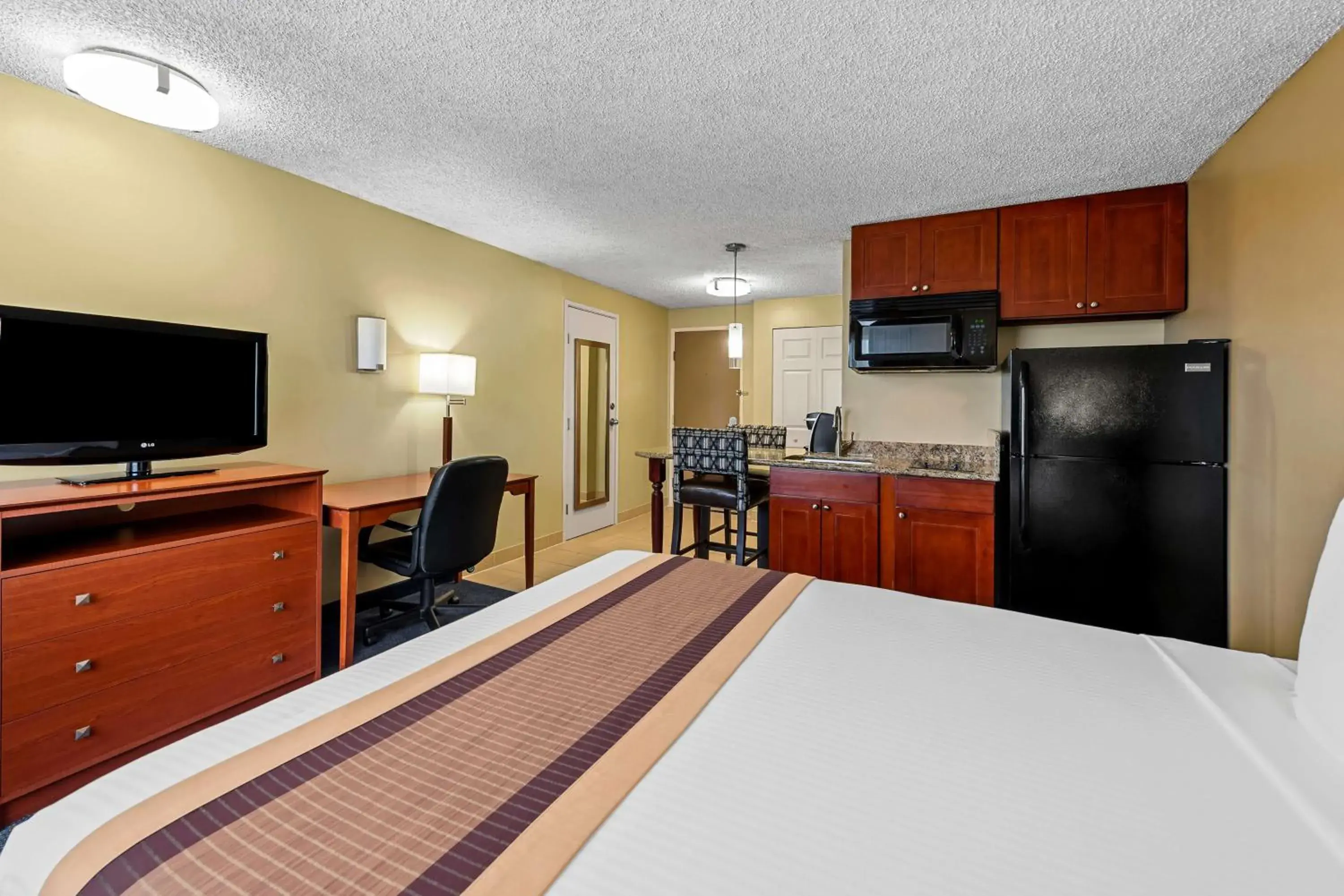 Bedroom, Bed in Best Western Cascadia Inn Bedroom, Bed in Best Western Cascadia Inn