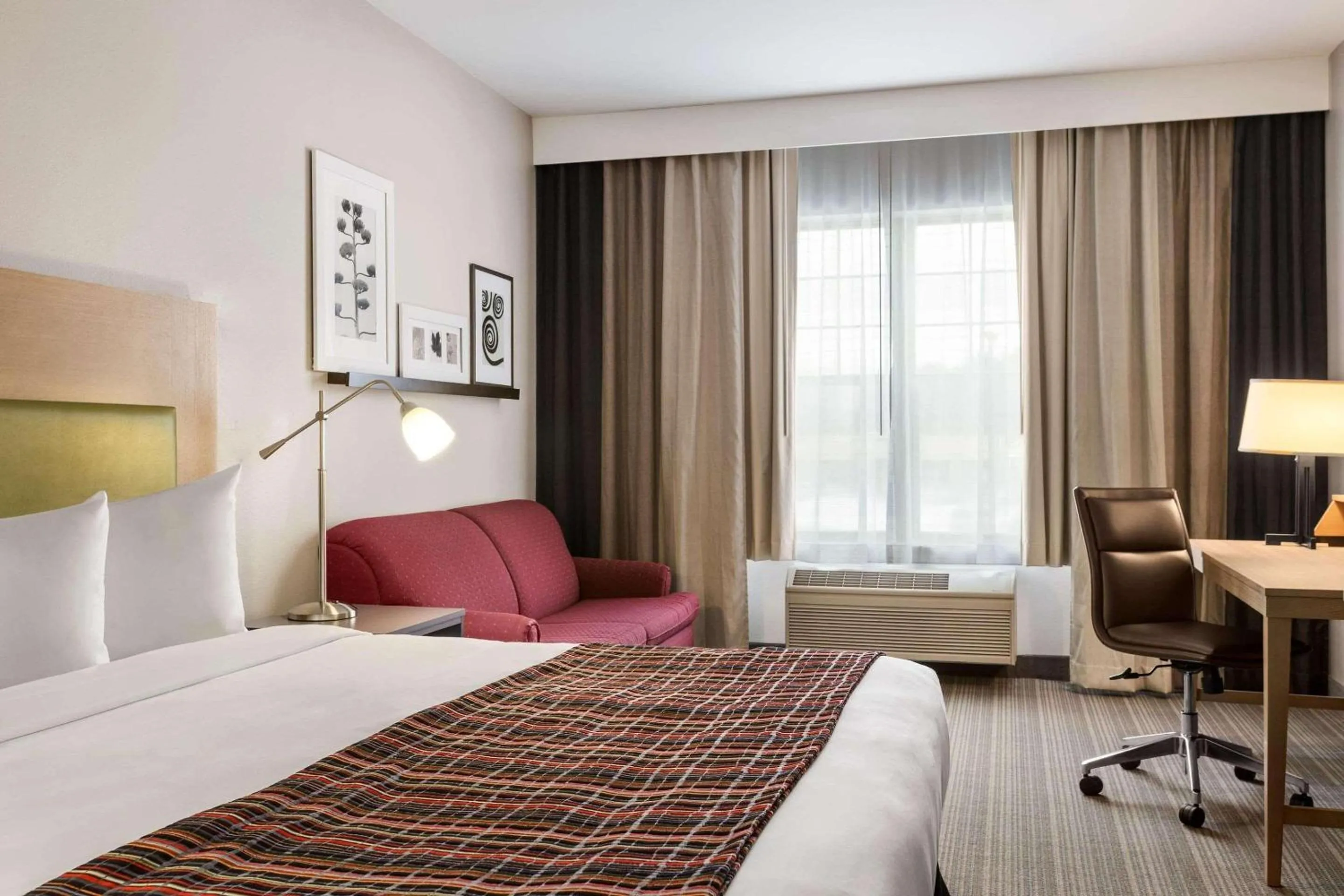 Bedroom, Bed in Country Inn & Suites by Radisson, Wausau, WI