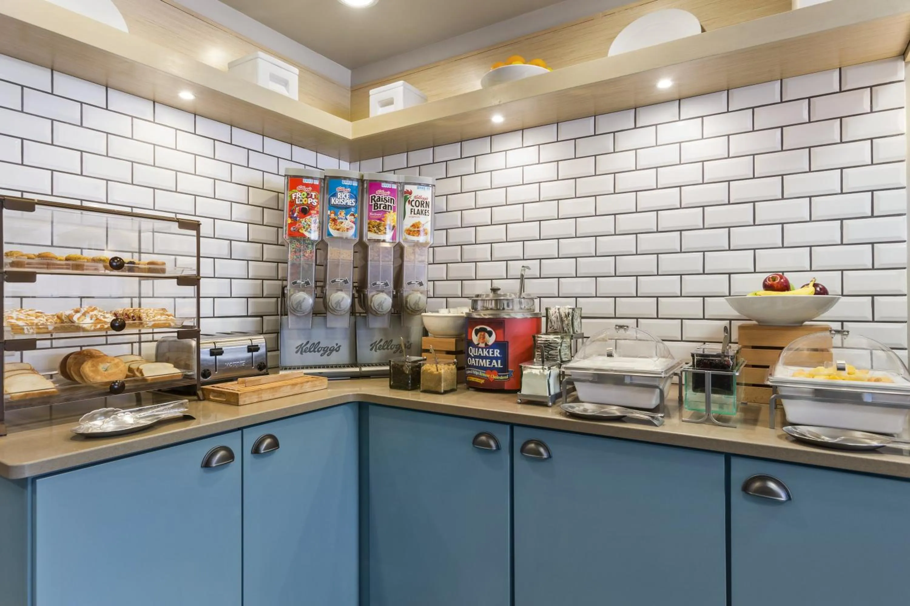 Food and drinks in Country Inn & Suites by Radisson, Wausau, WI