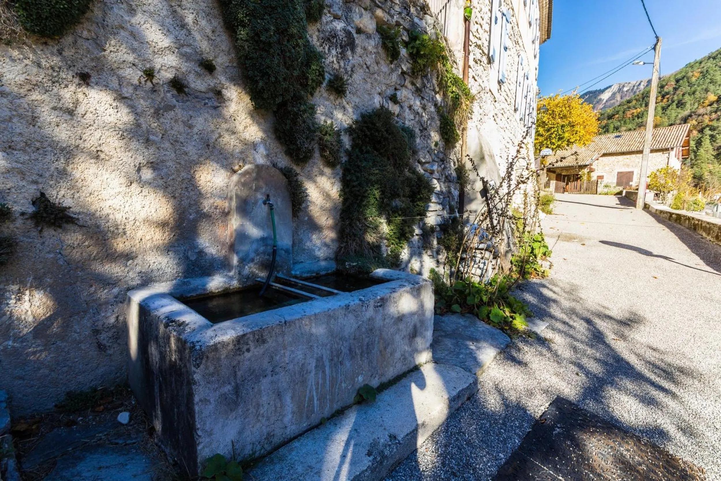 Facade/entrance in Le Sareymond