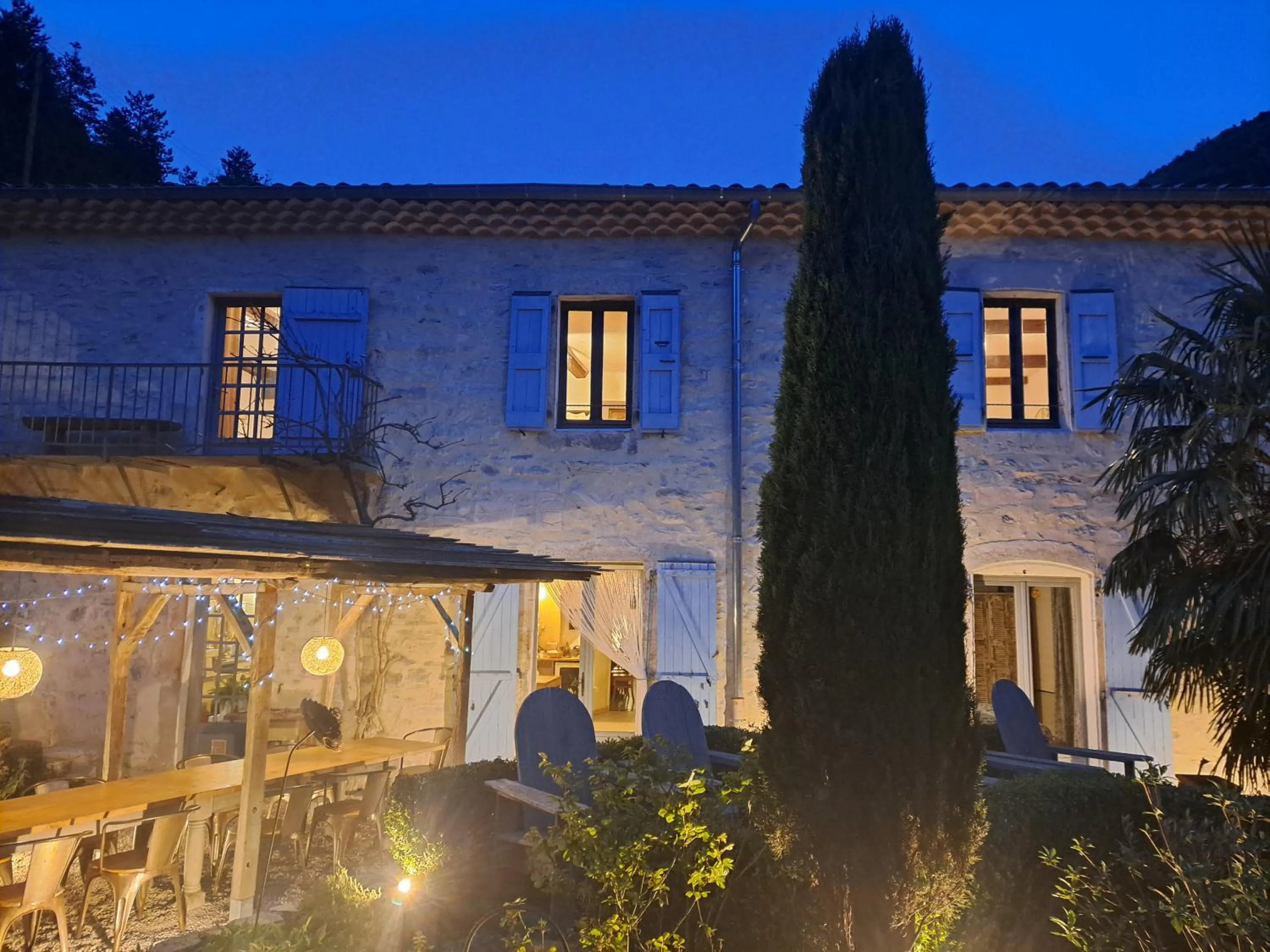 Property building in Le Sareymond