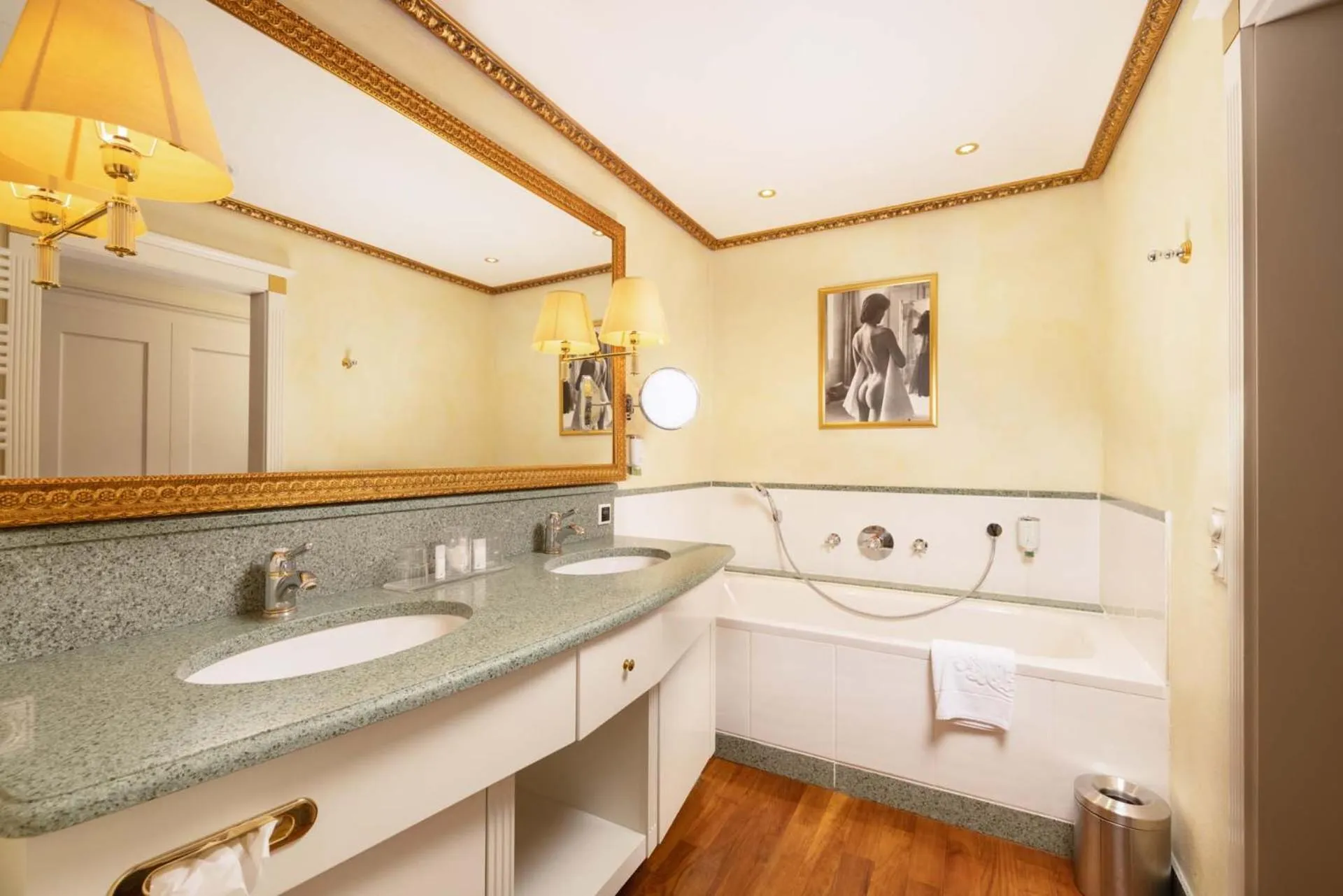 Bathroom in Hotel Friesacher