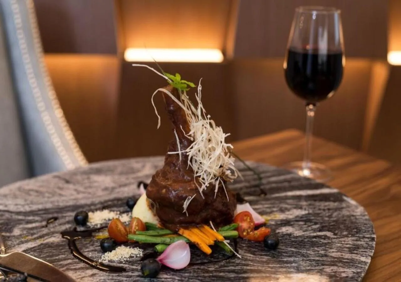 Restaurant/places to eat in The Envoy Hotel Abuja