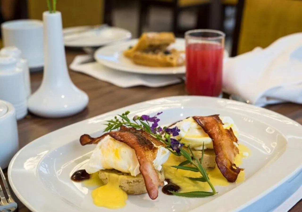 Restaurant/places to eat in The Envoy Hotel Abuja