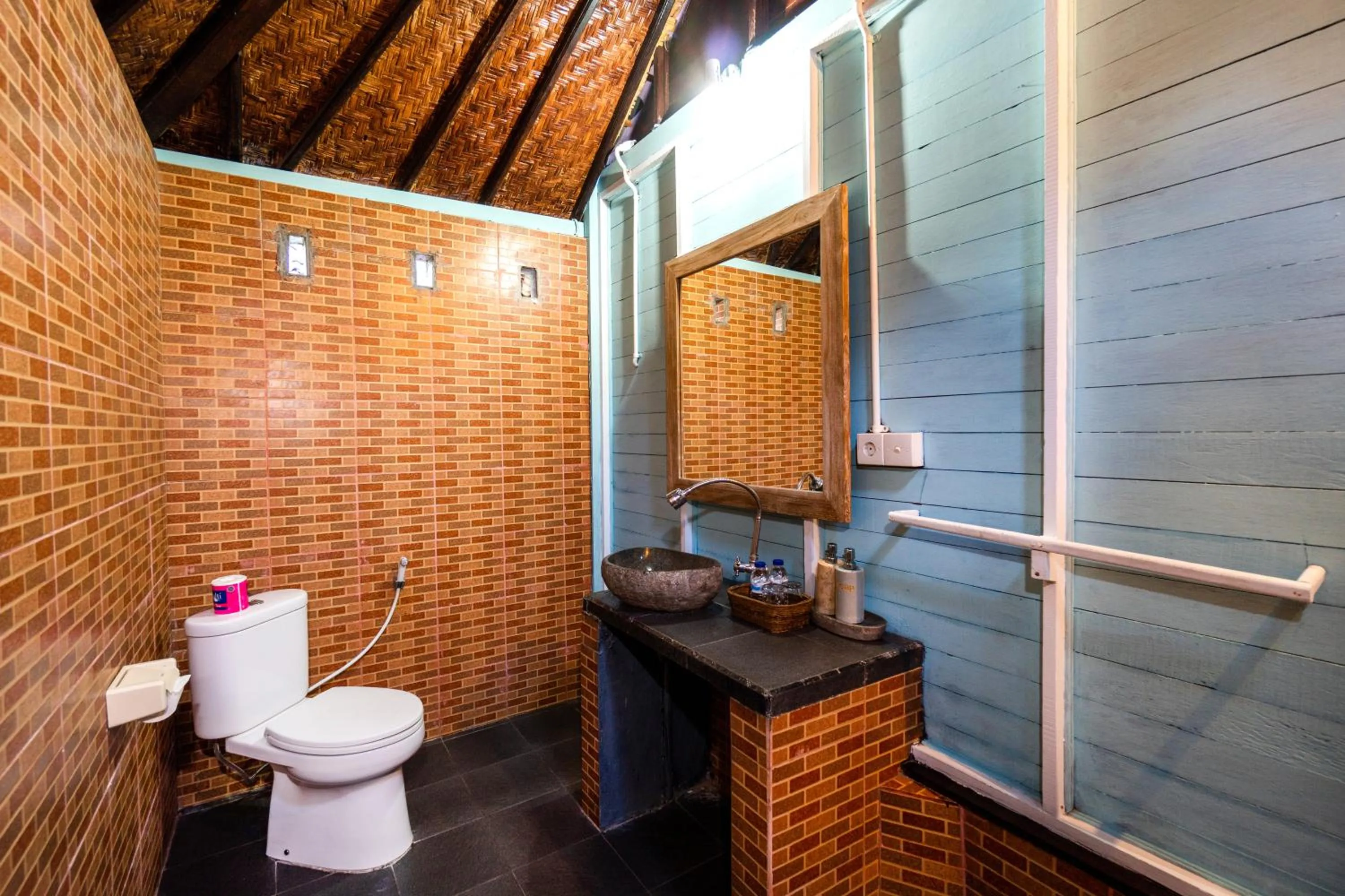 Bathroom in Song Lambung Beach Huts