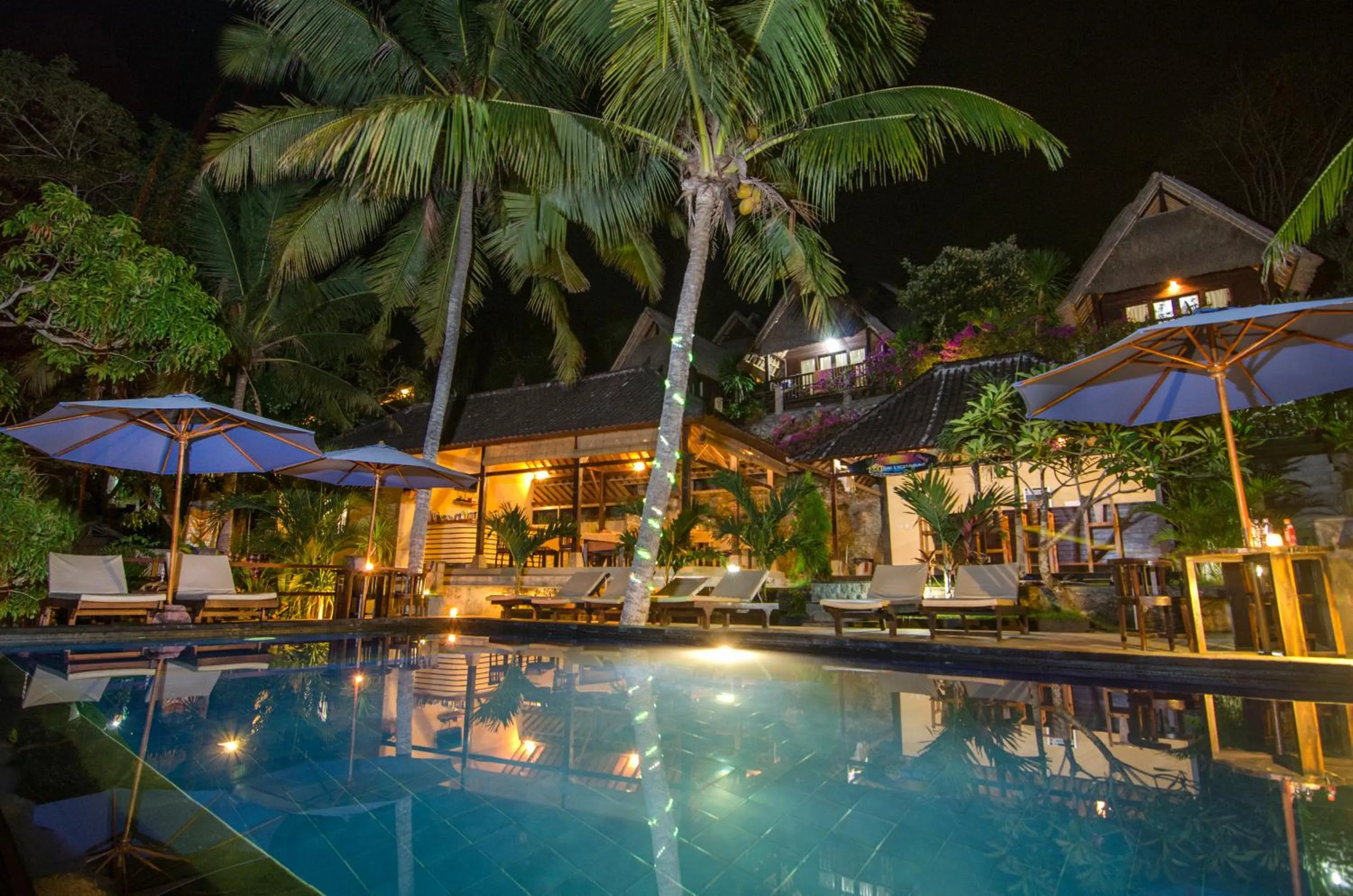 Swimming pool in Song Lambung Beach Huts