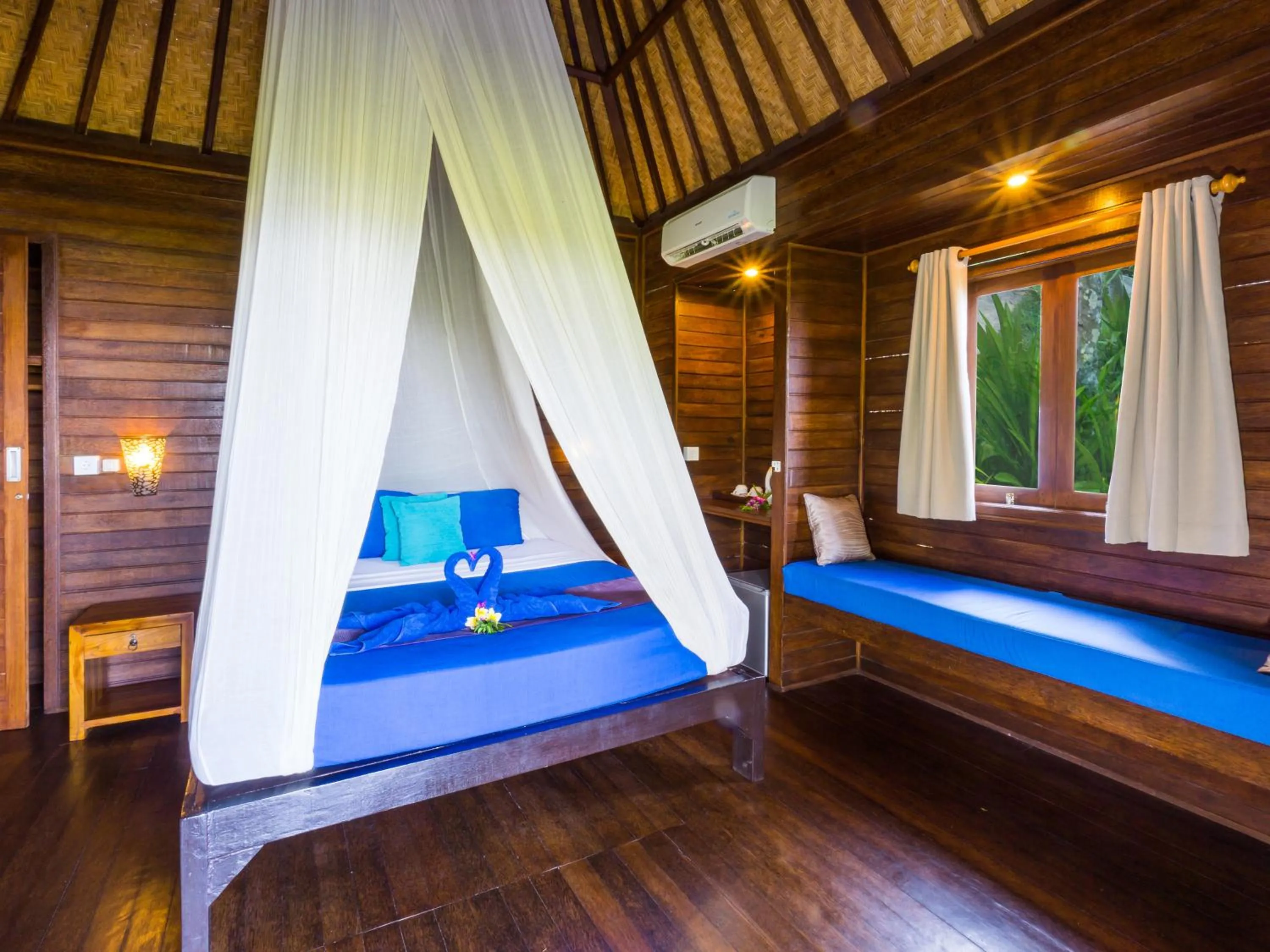 bunk bed, Bed in Song Lambung Beach Huts