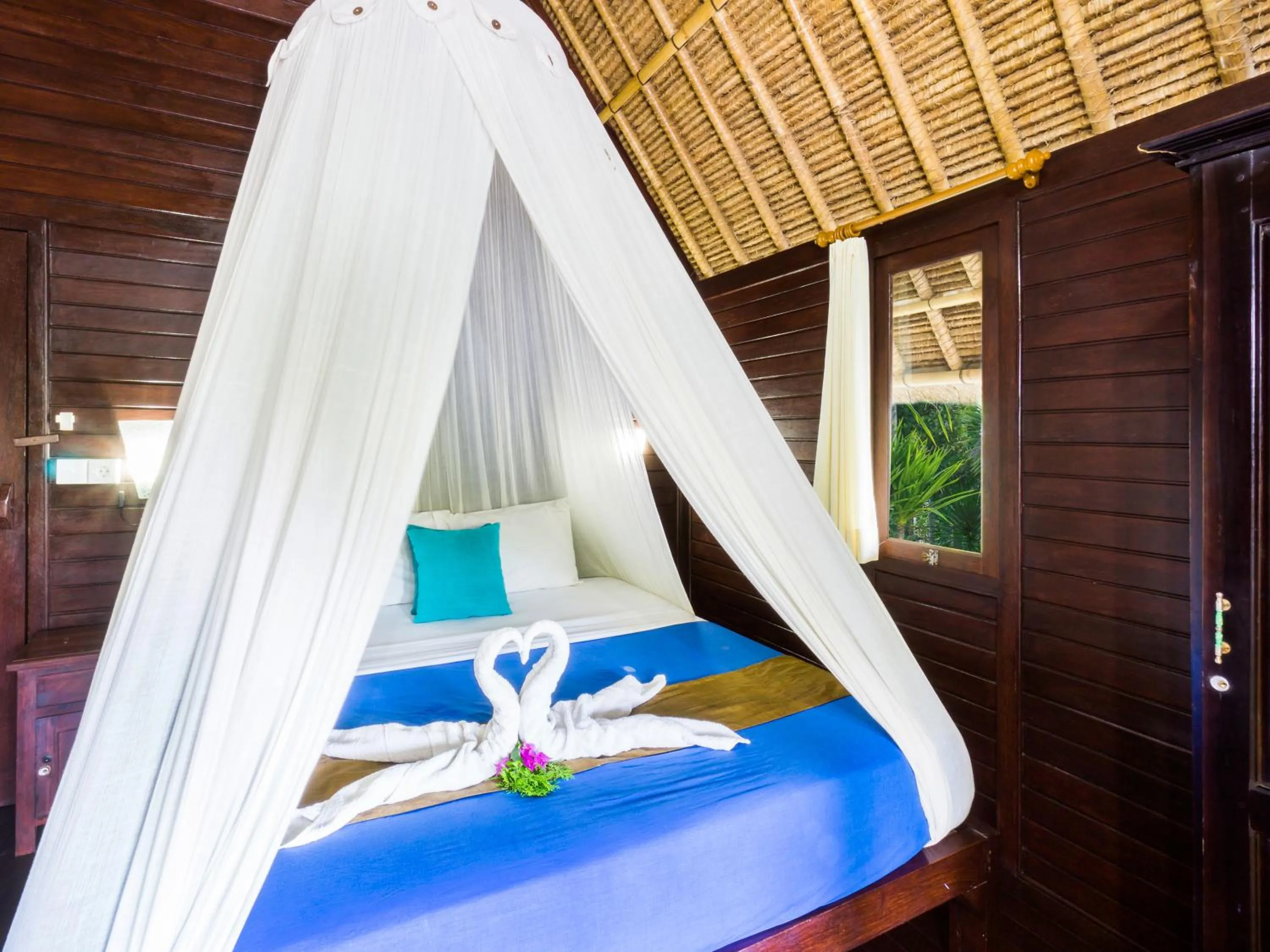 bunk bed, Bed in Song Lambung Beach Huts
