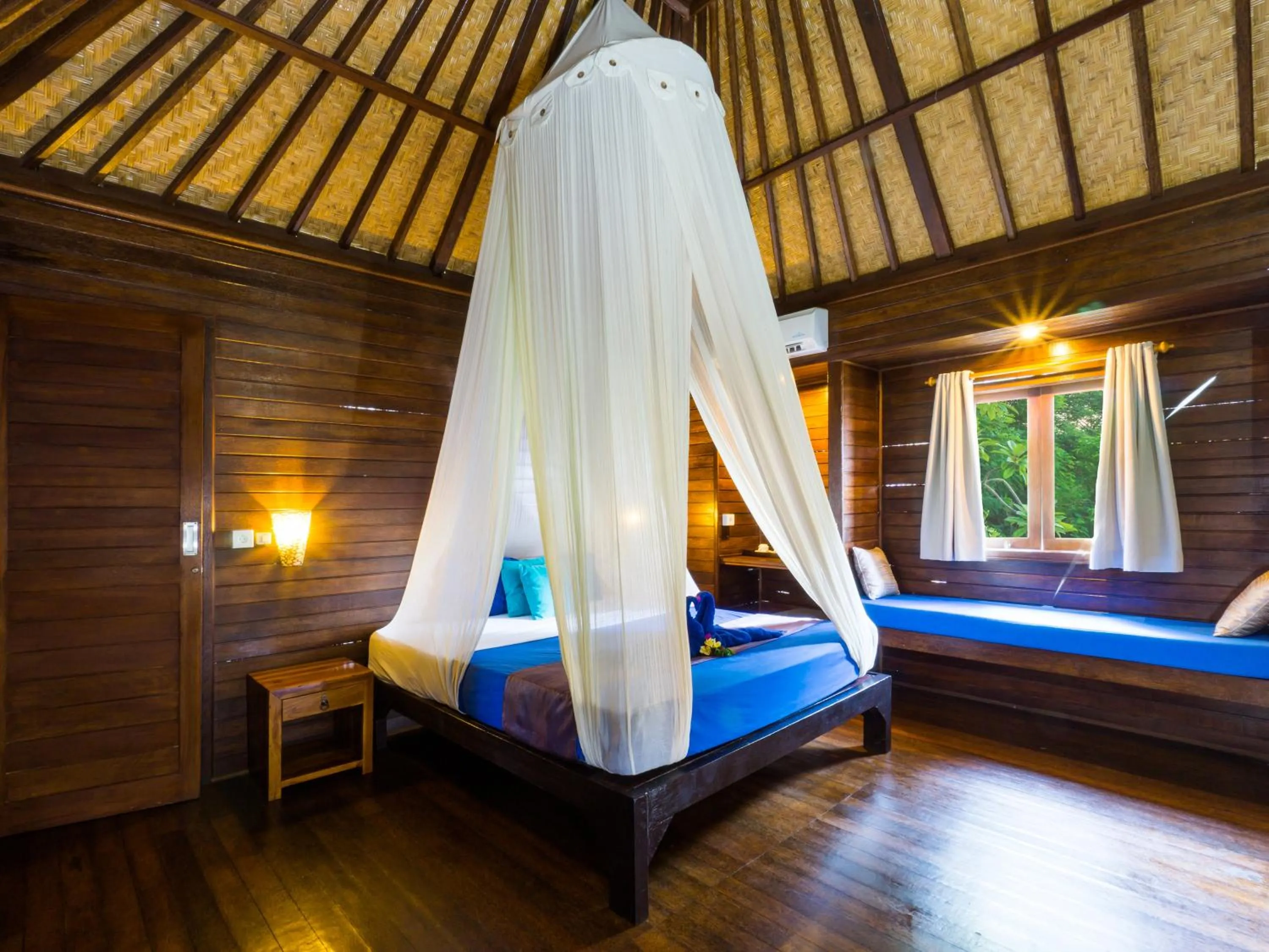 bunk bed, Bed in Song Lambung Beach Huts