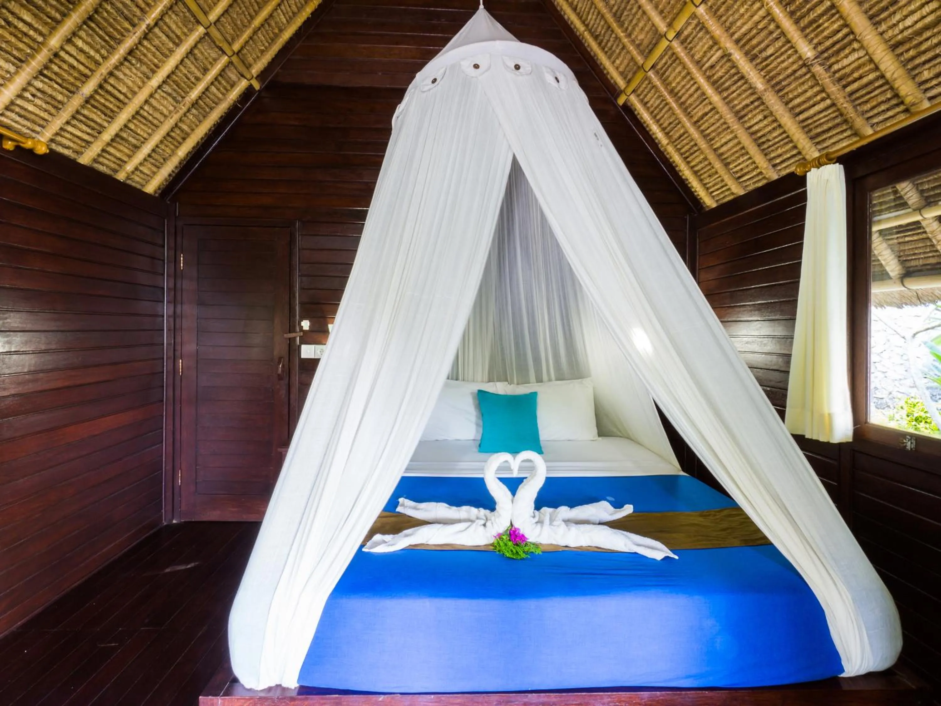 bunk bed, Bed in Song Lambung Beach Huts