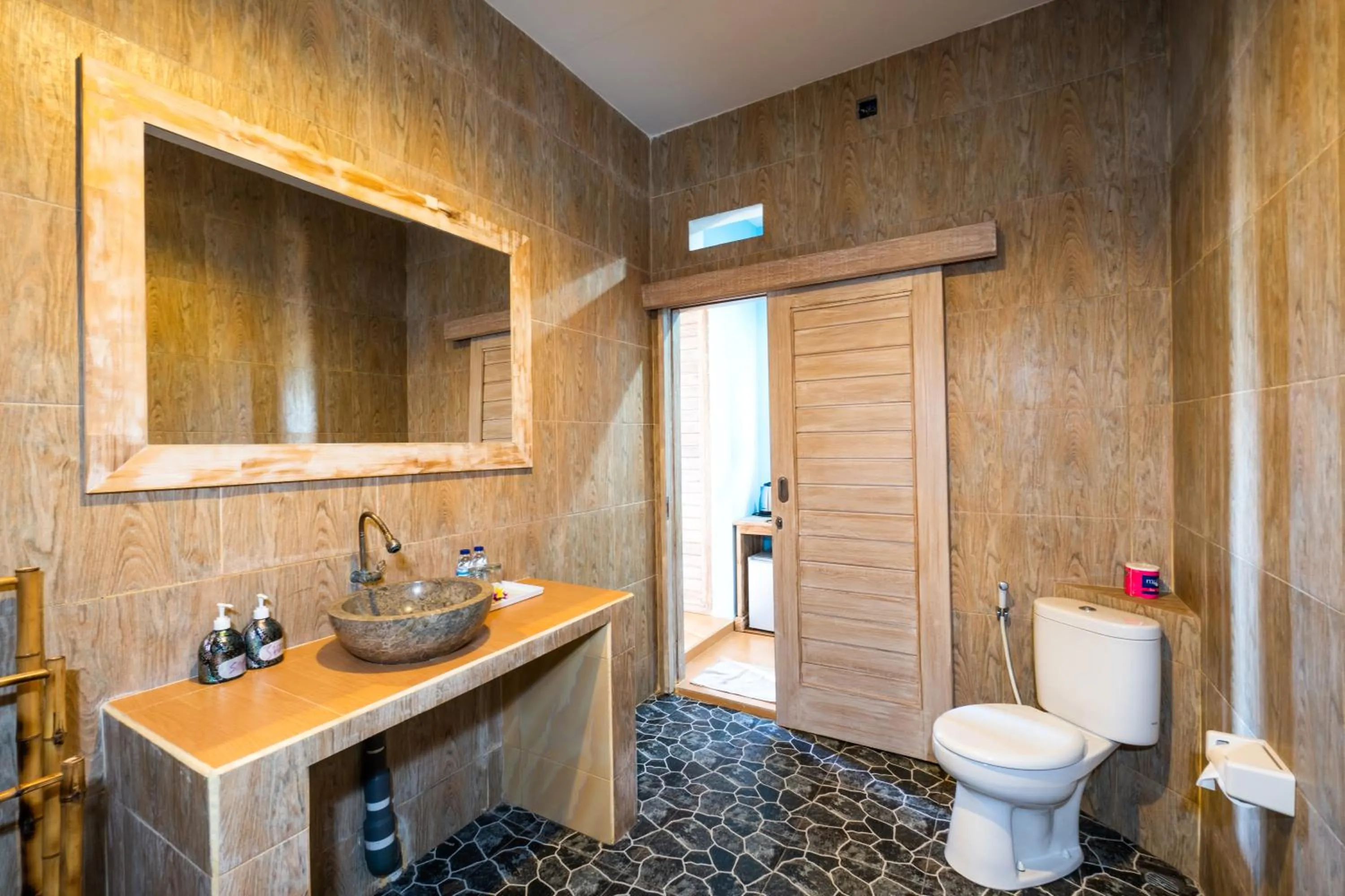 Bathroom in Song Lambung Beach Huts