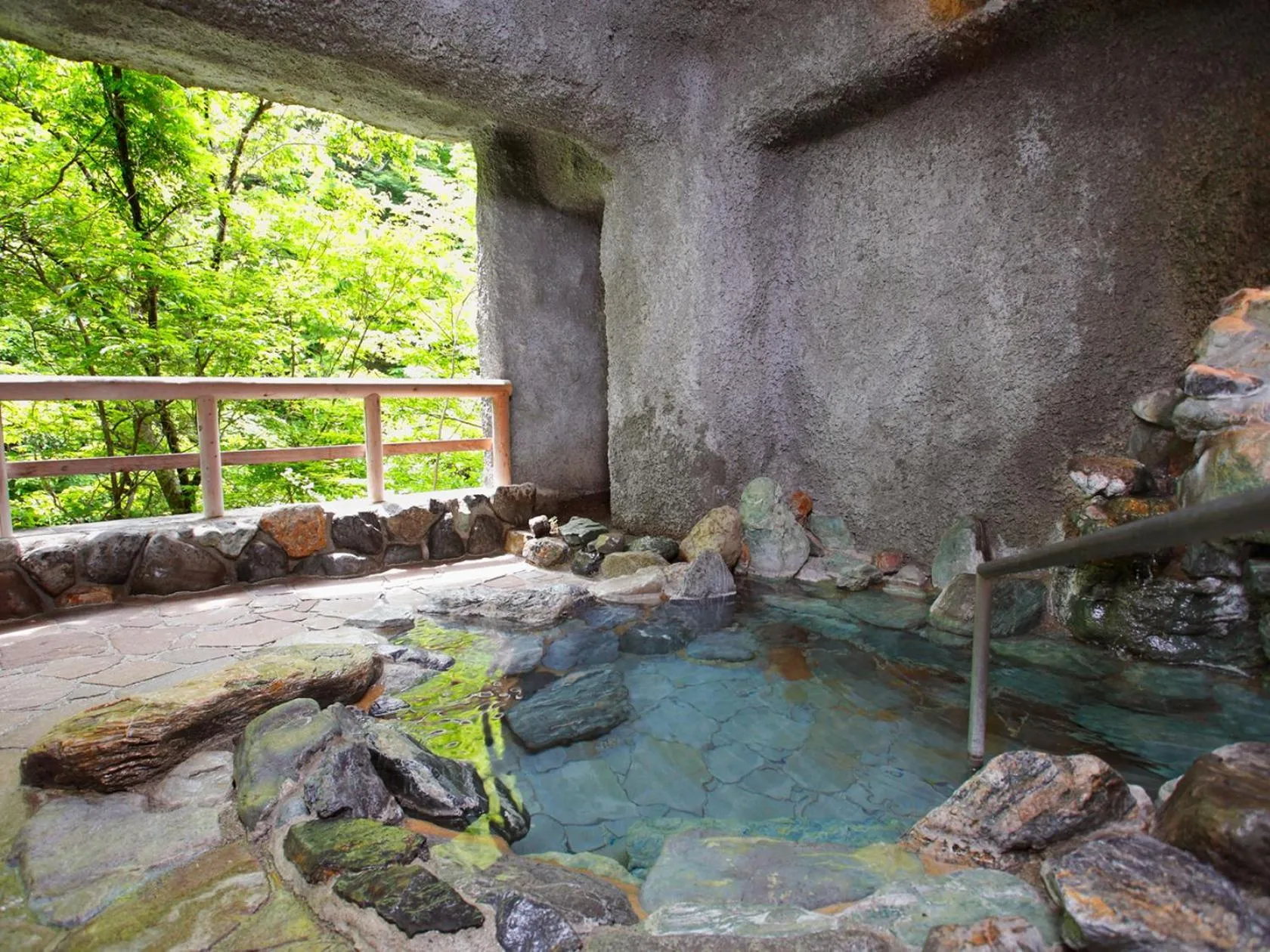 Hot Spring Bath in Hana to Hana