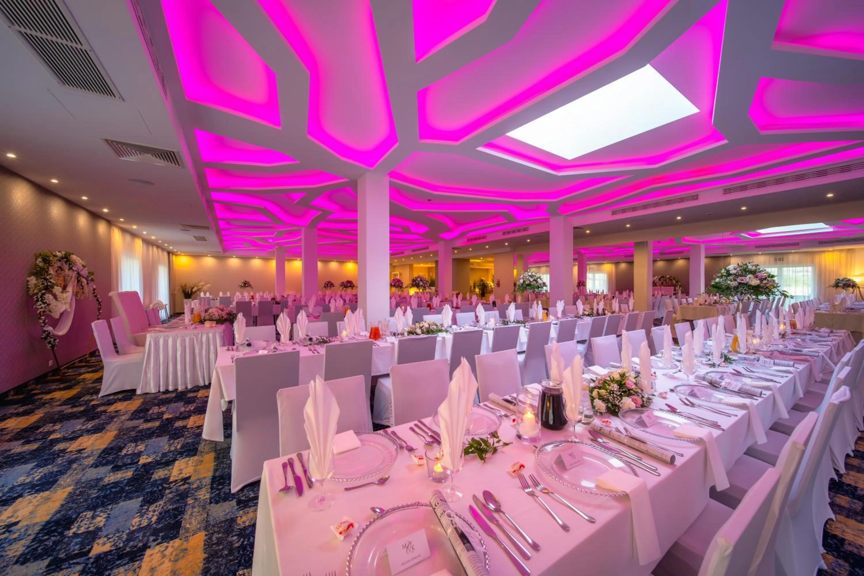 Restaurant/places to eat in Green Garden Hotel