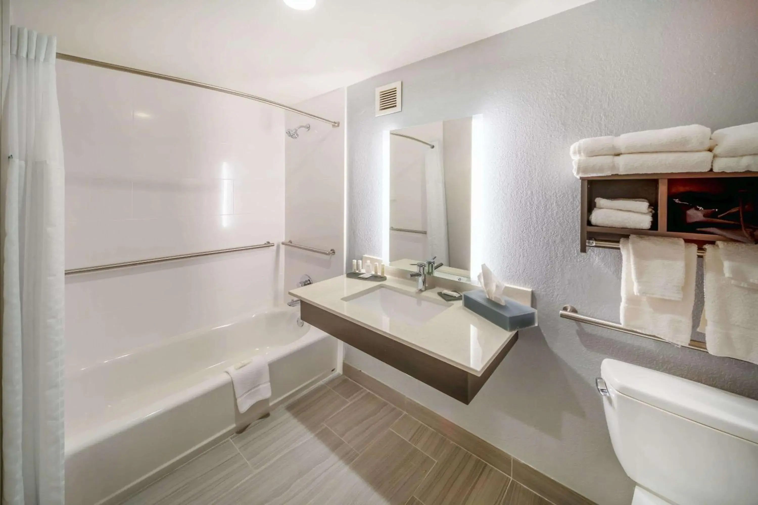 Bathroom in La Quinta by Wyndham Jonesboro Bathroom in La Quinta by Wyndham Jonesboro