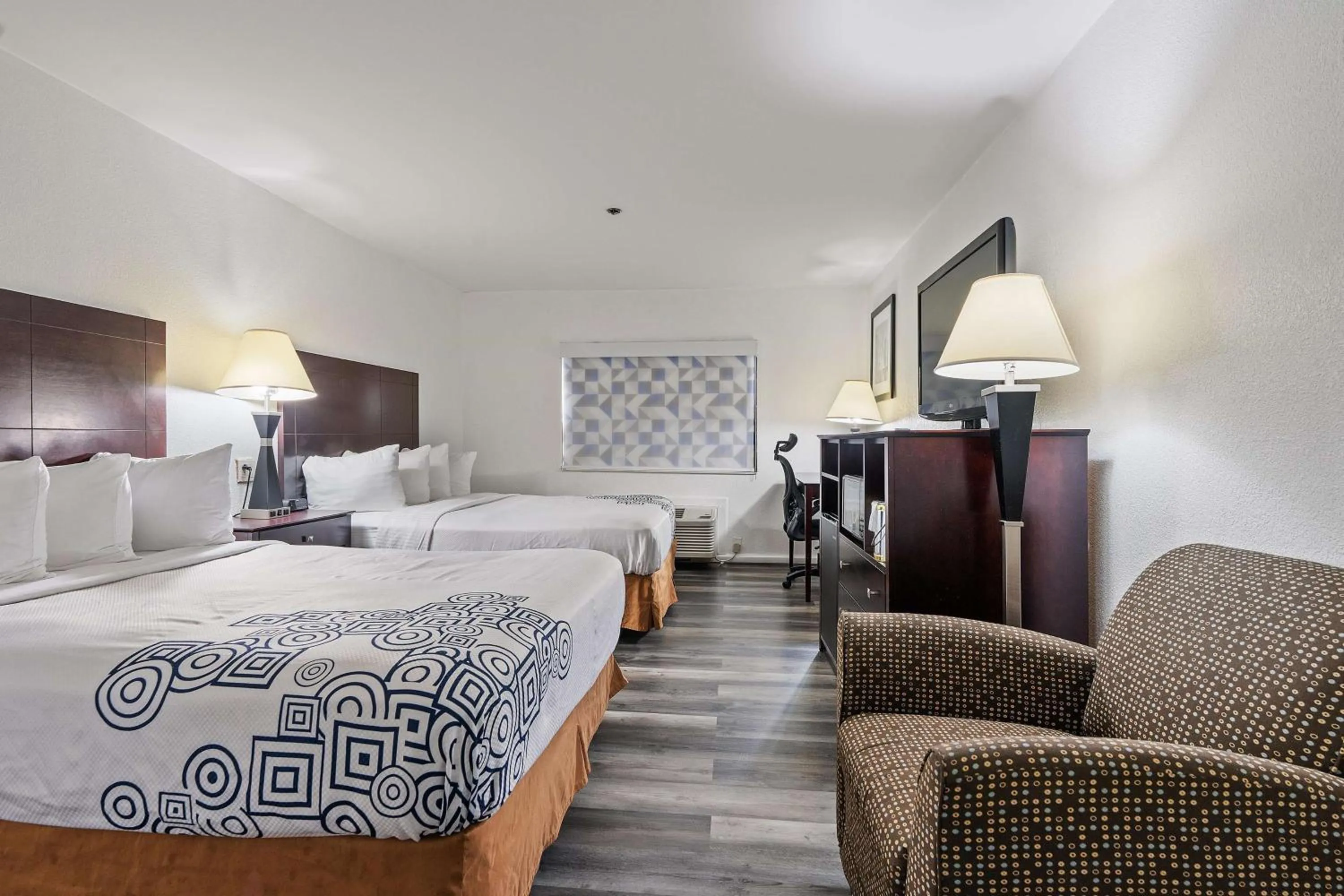 Bedroom, Bed in Best Western Oakbrook Inn