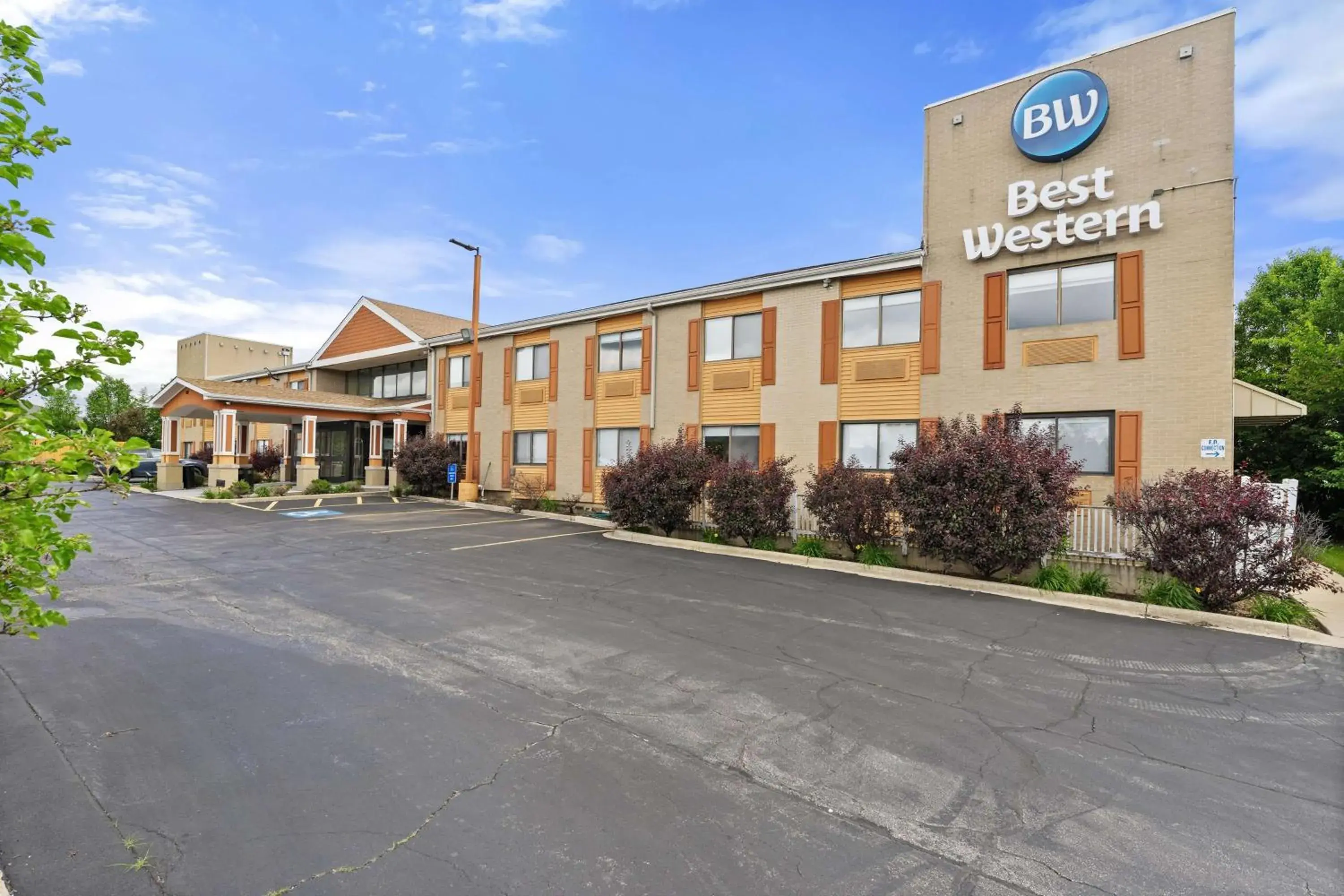 Property building in Best Western Oakbrook Inn Property building in Best Western Oakbrook Inn