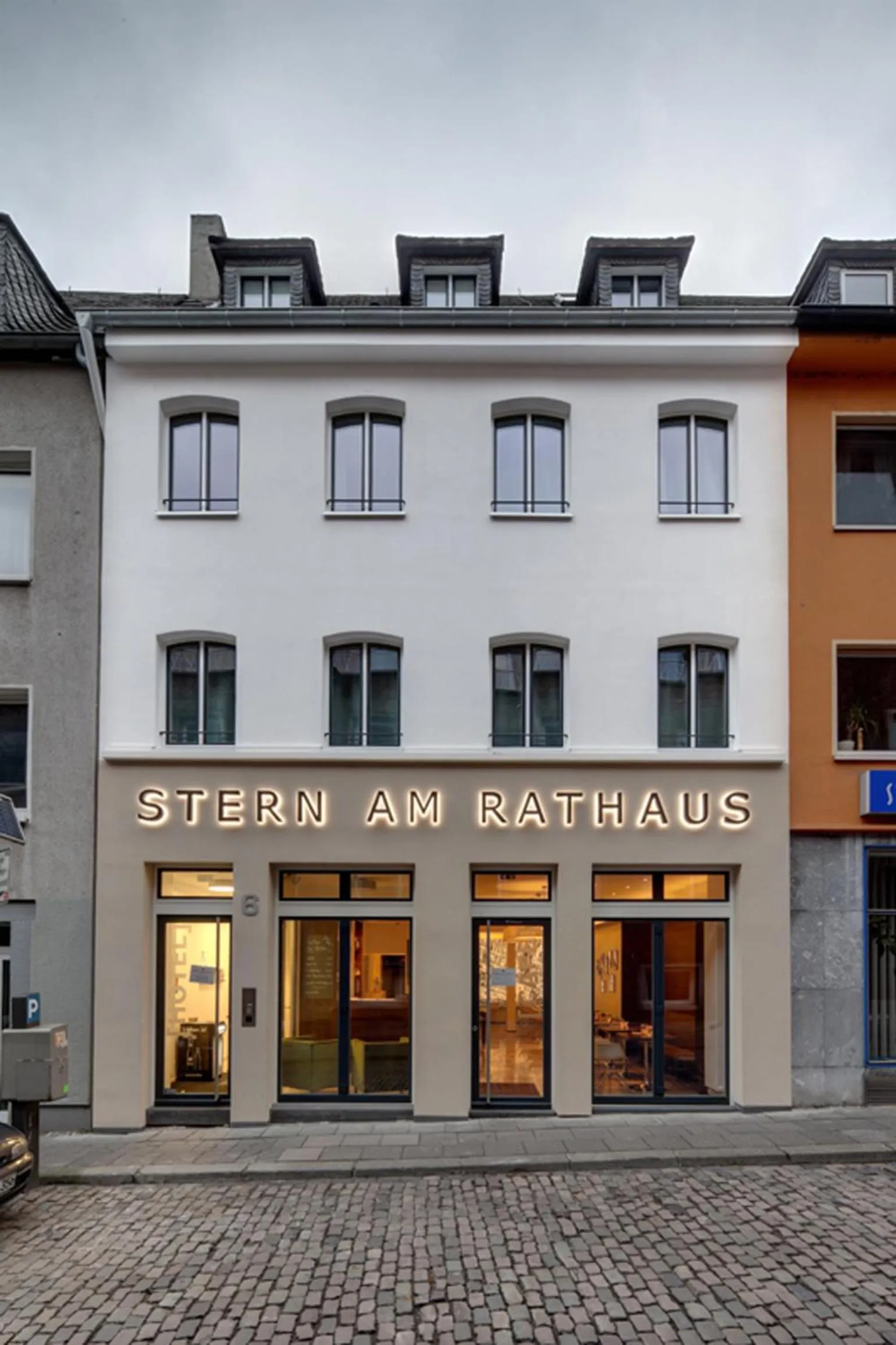 Facade/entrance in Stern am Rathaus