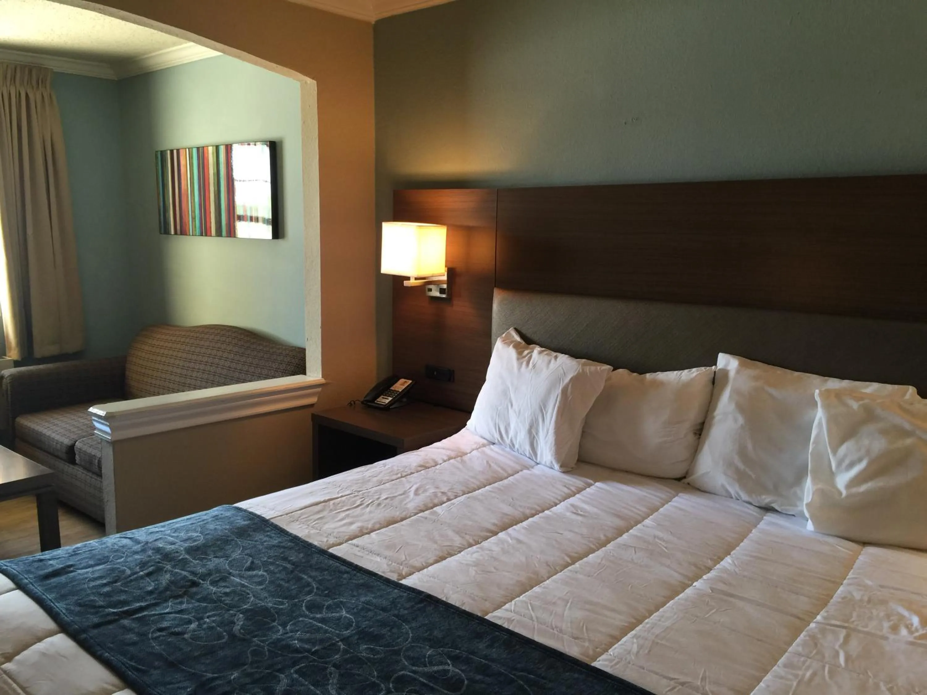 Photo of the whole room, Bed in Inn of the Conchos