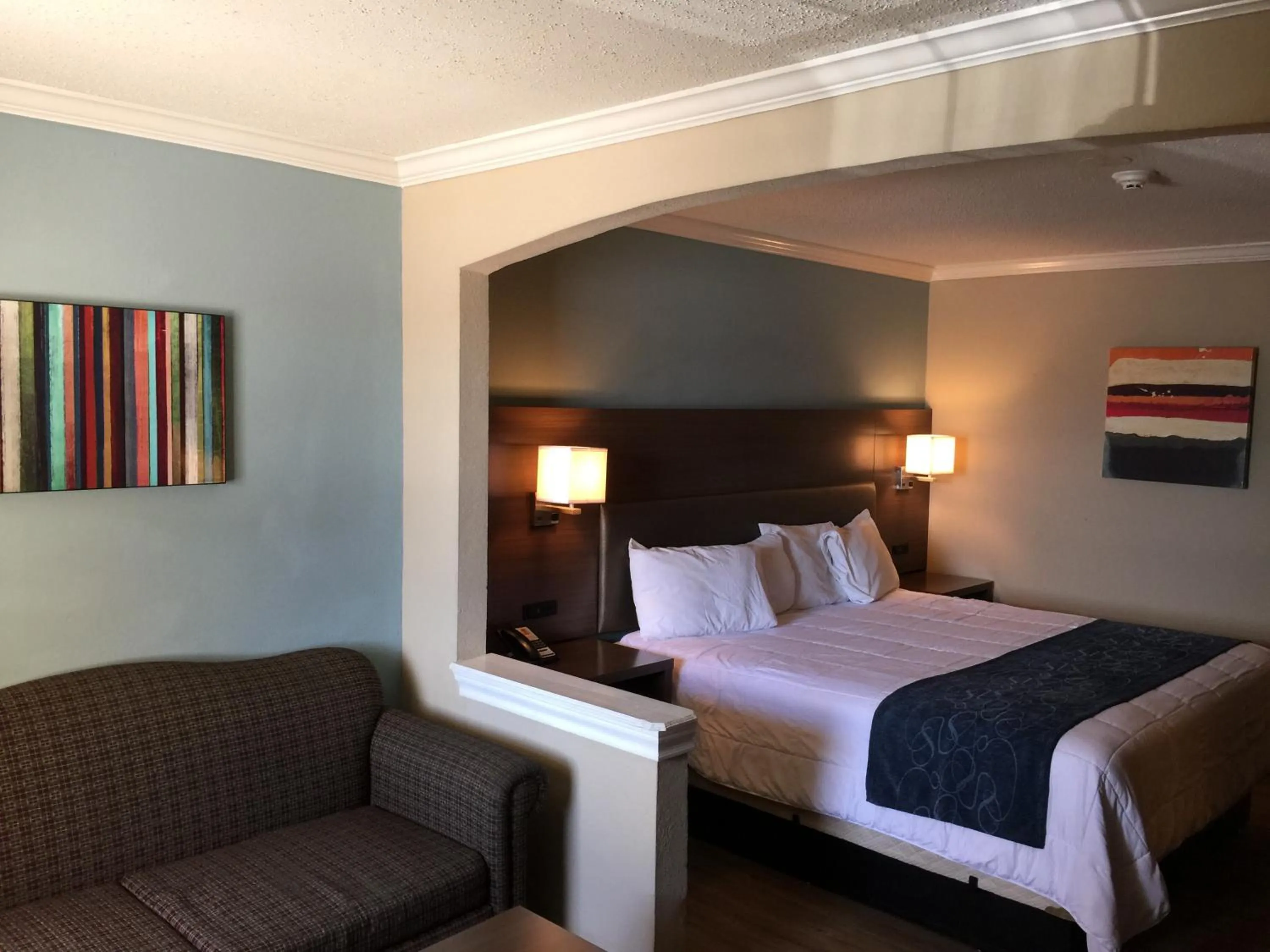 Photo of the whole room, Bed in Inn of the Conchos