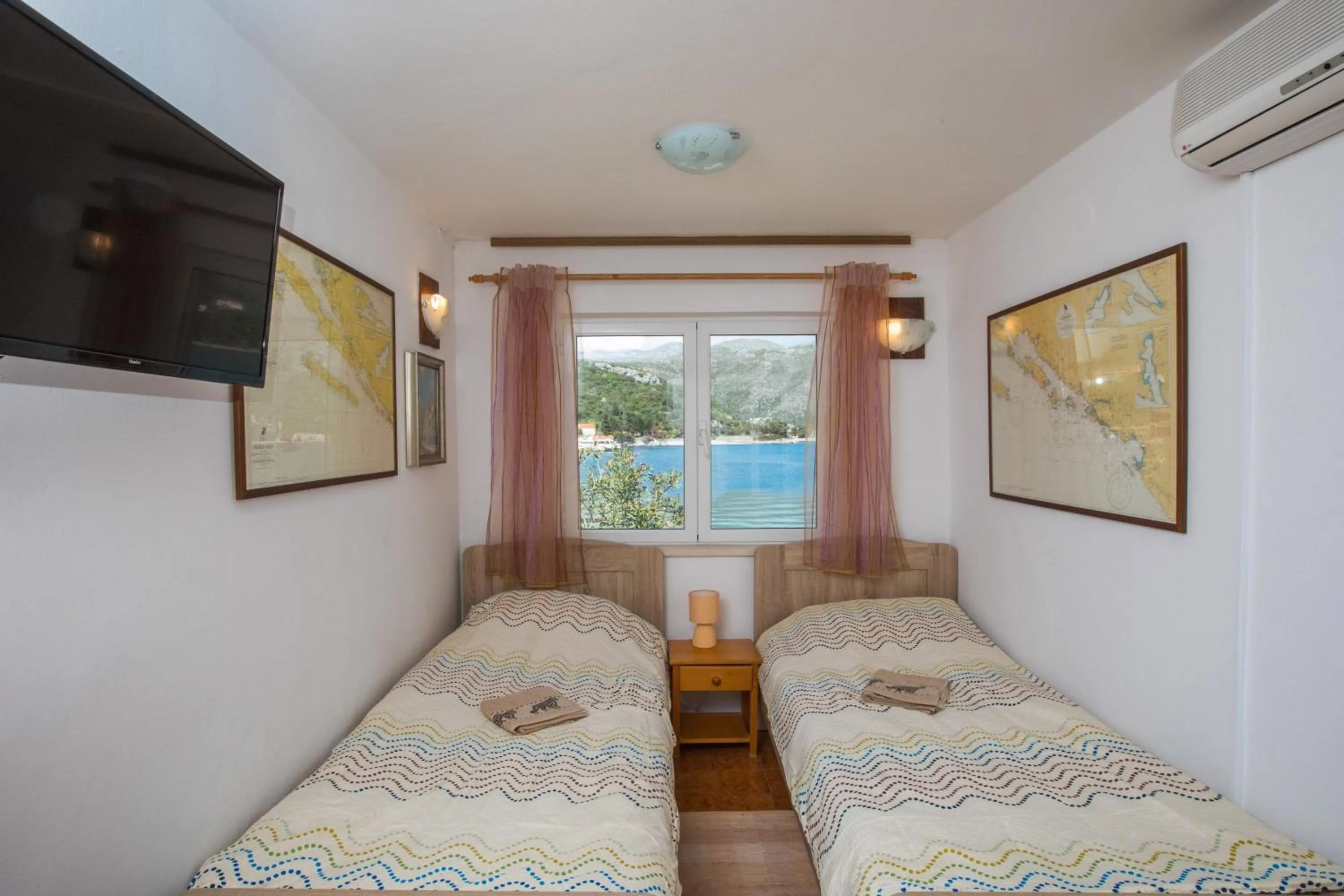 Bedroom, Bed in Seaside Studio