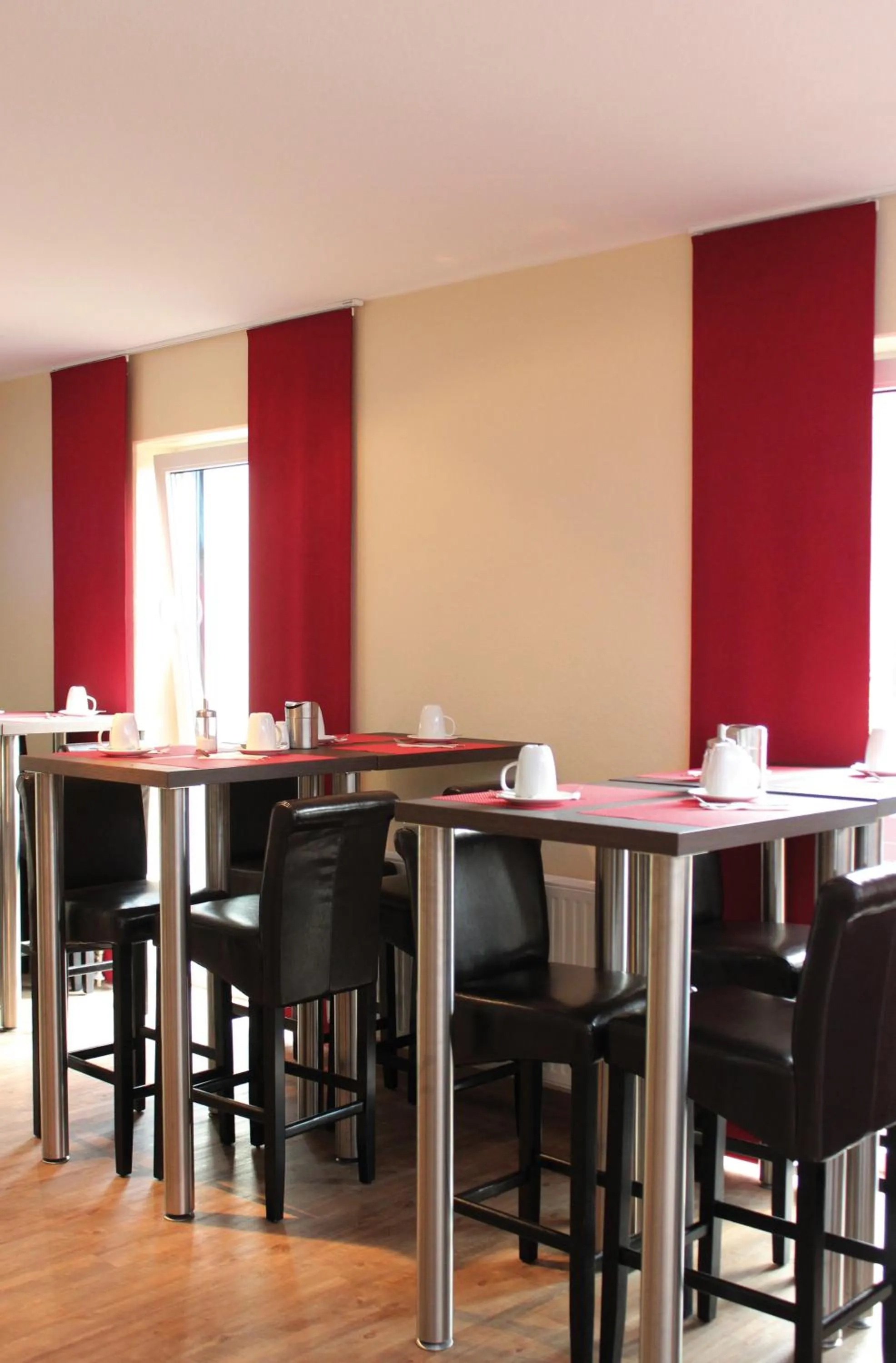 Restaurant/places to eat in Arena Hotel