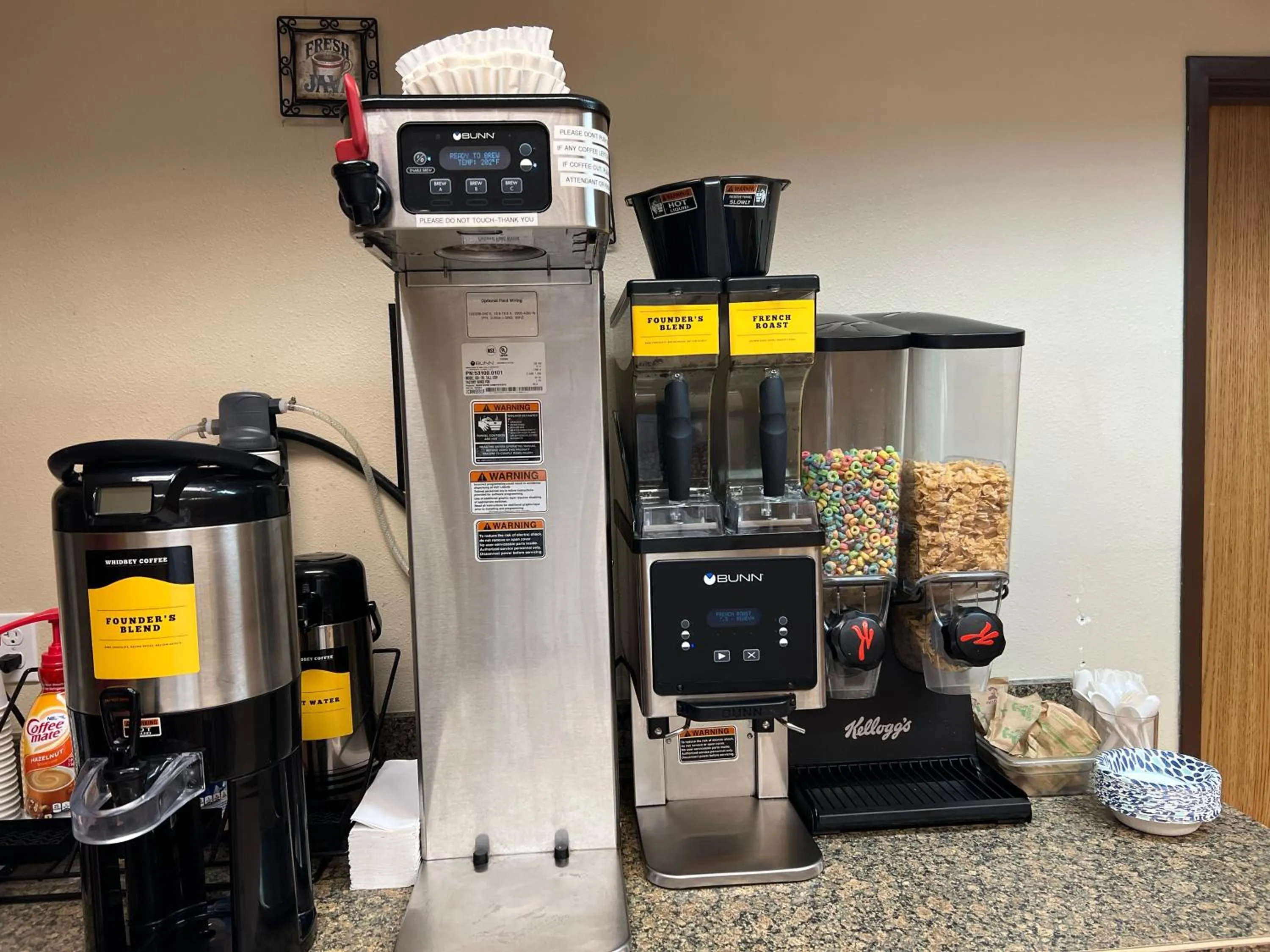 Breakfast in Lavissh inn and Suites