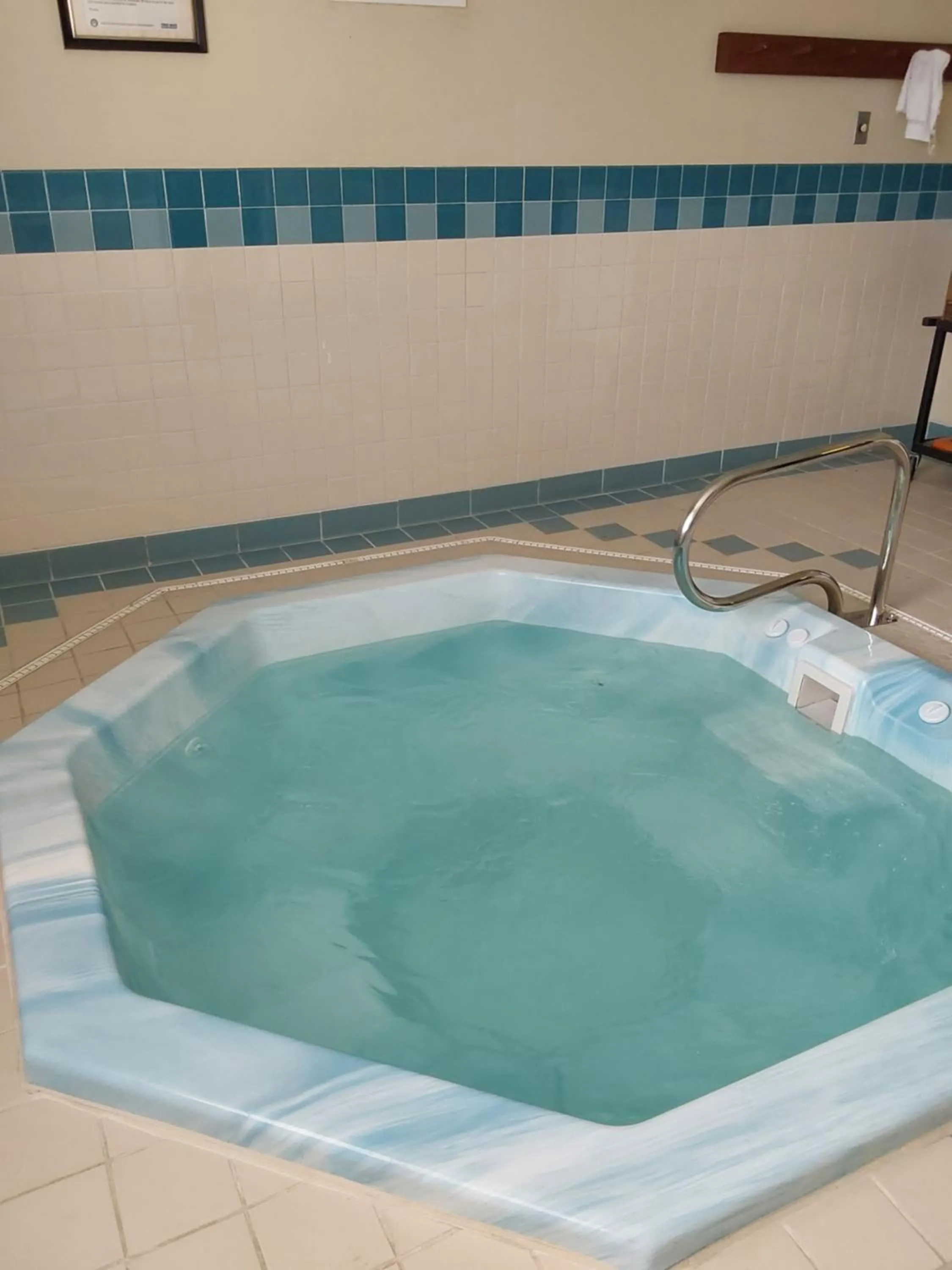 Hot Tub in Lavissh inn and Suites