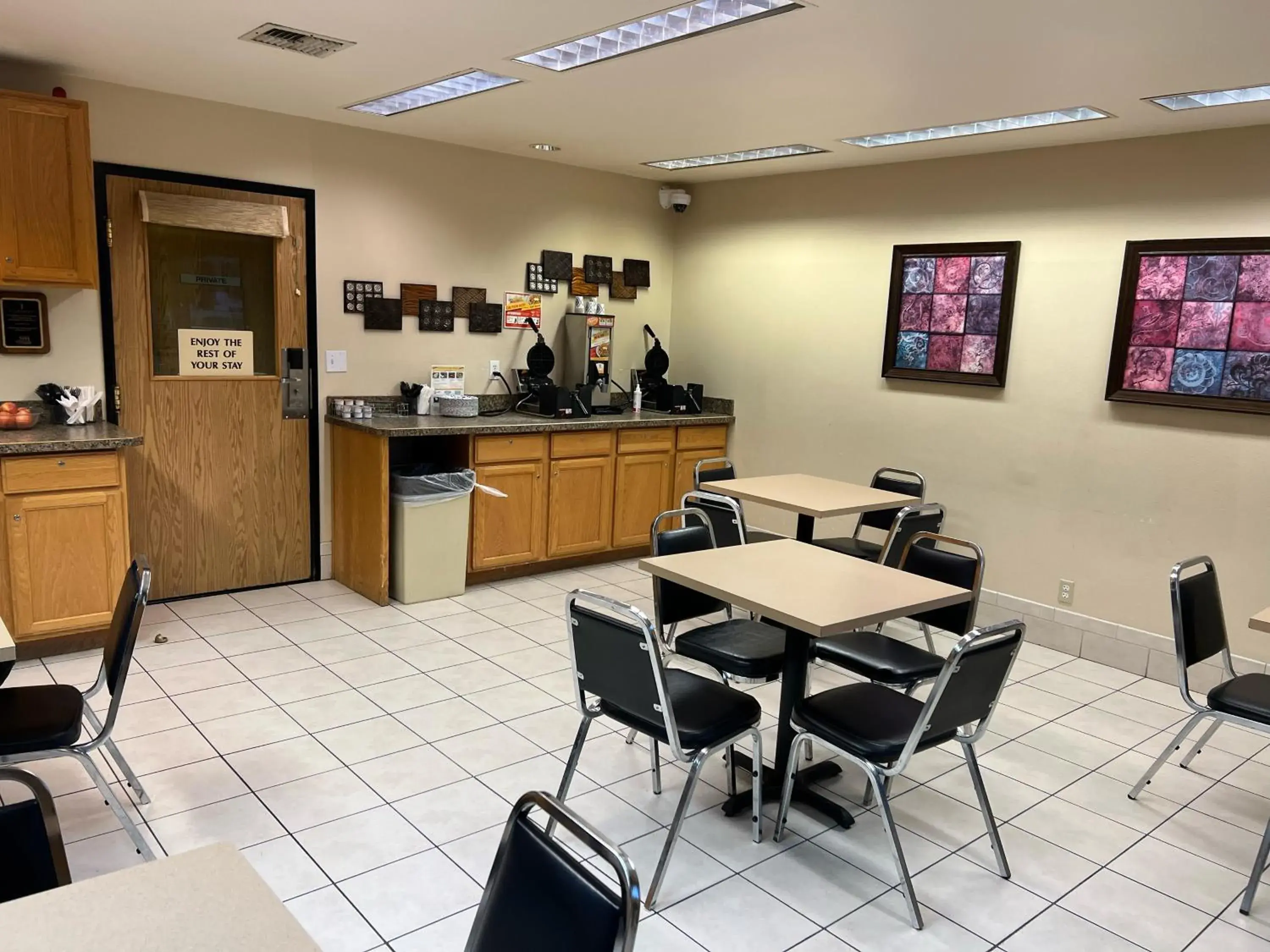 Breakfast in GuestHouse Inn Bellingham Breakfast in GuestHouse Inn Bellingham