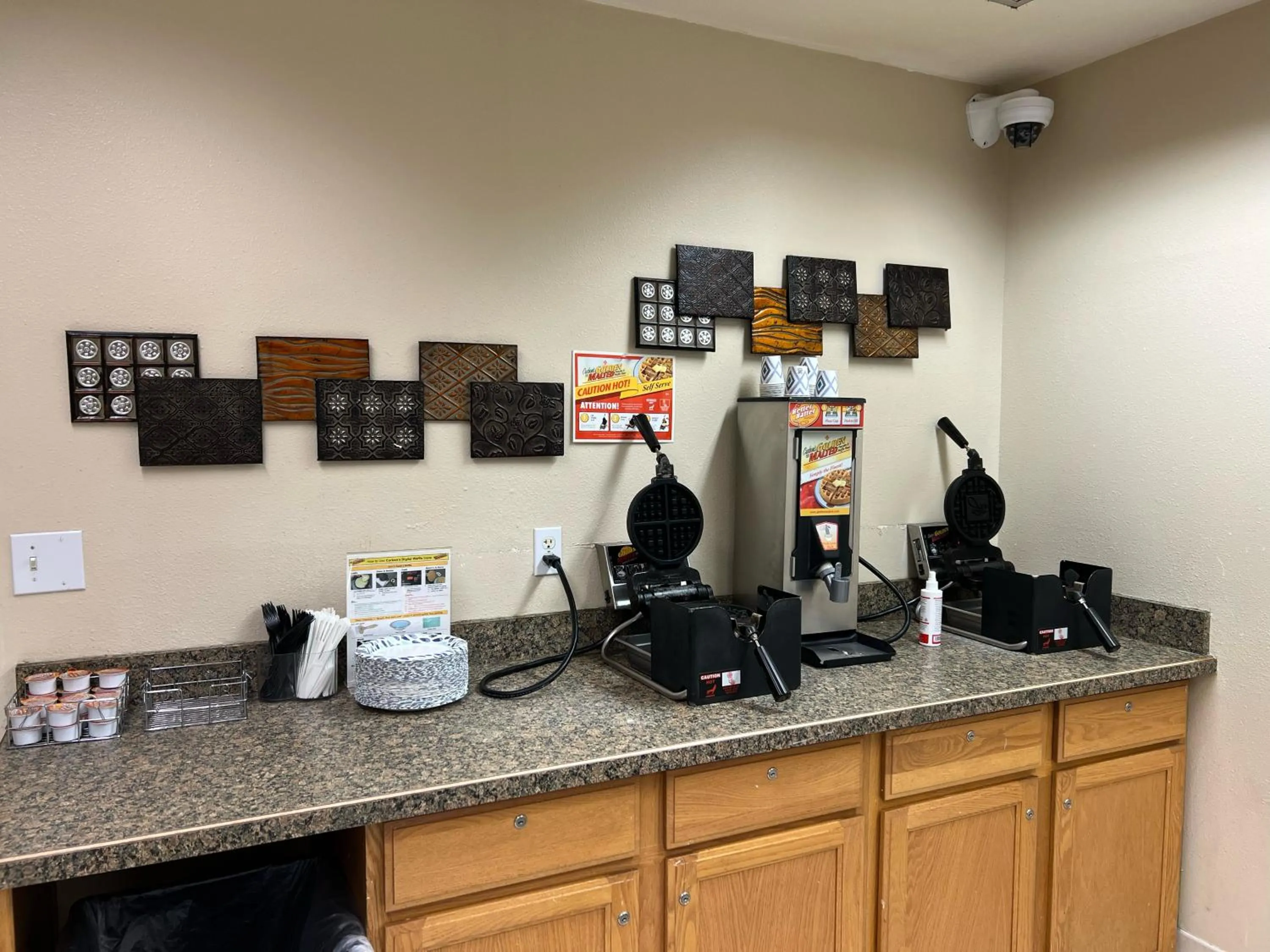 Breakfast in Lavissh inn and Suites